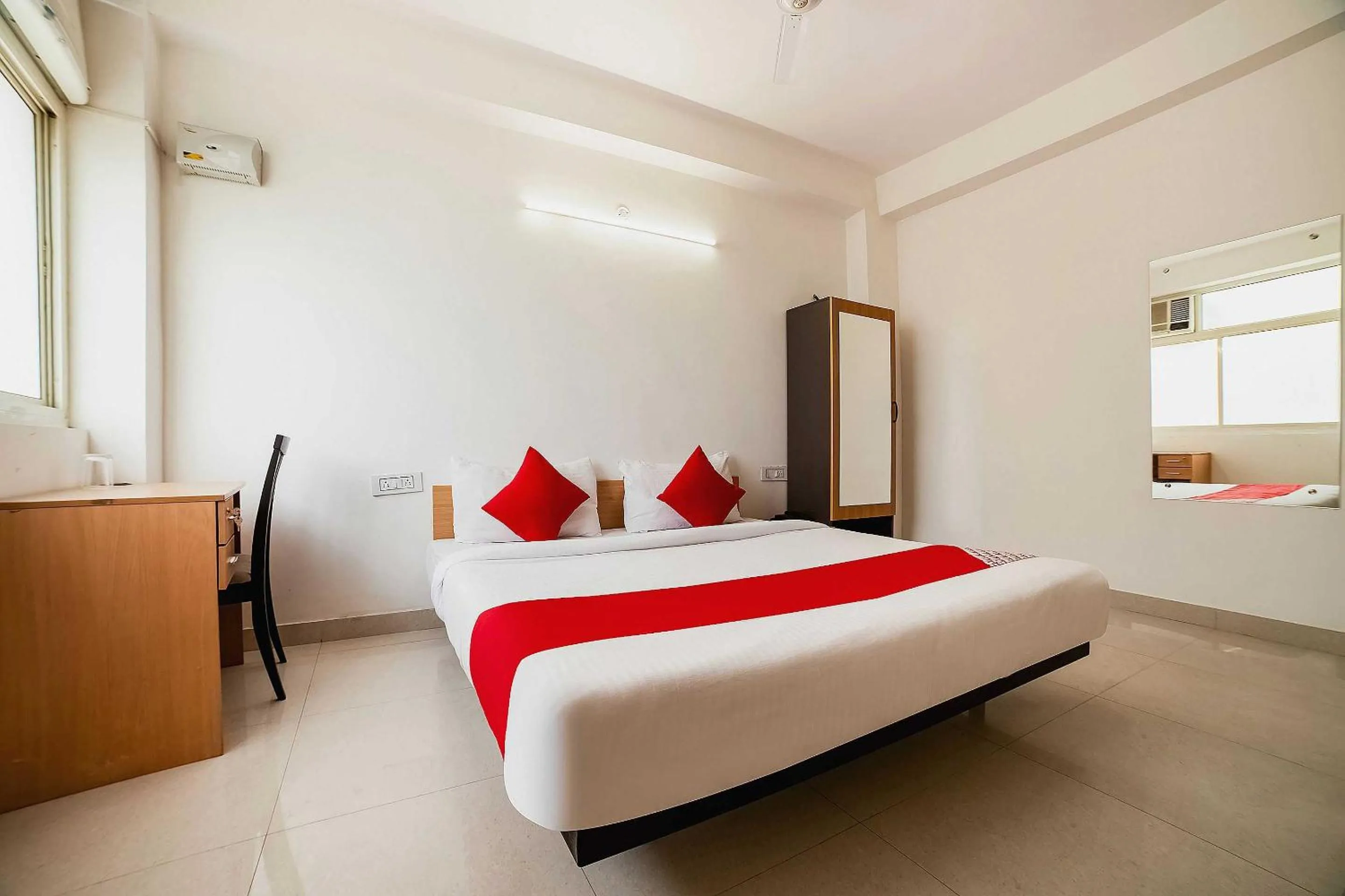 Bedroom, Bed in Live on DEL5542