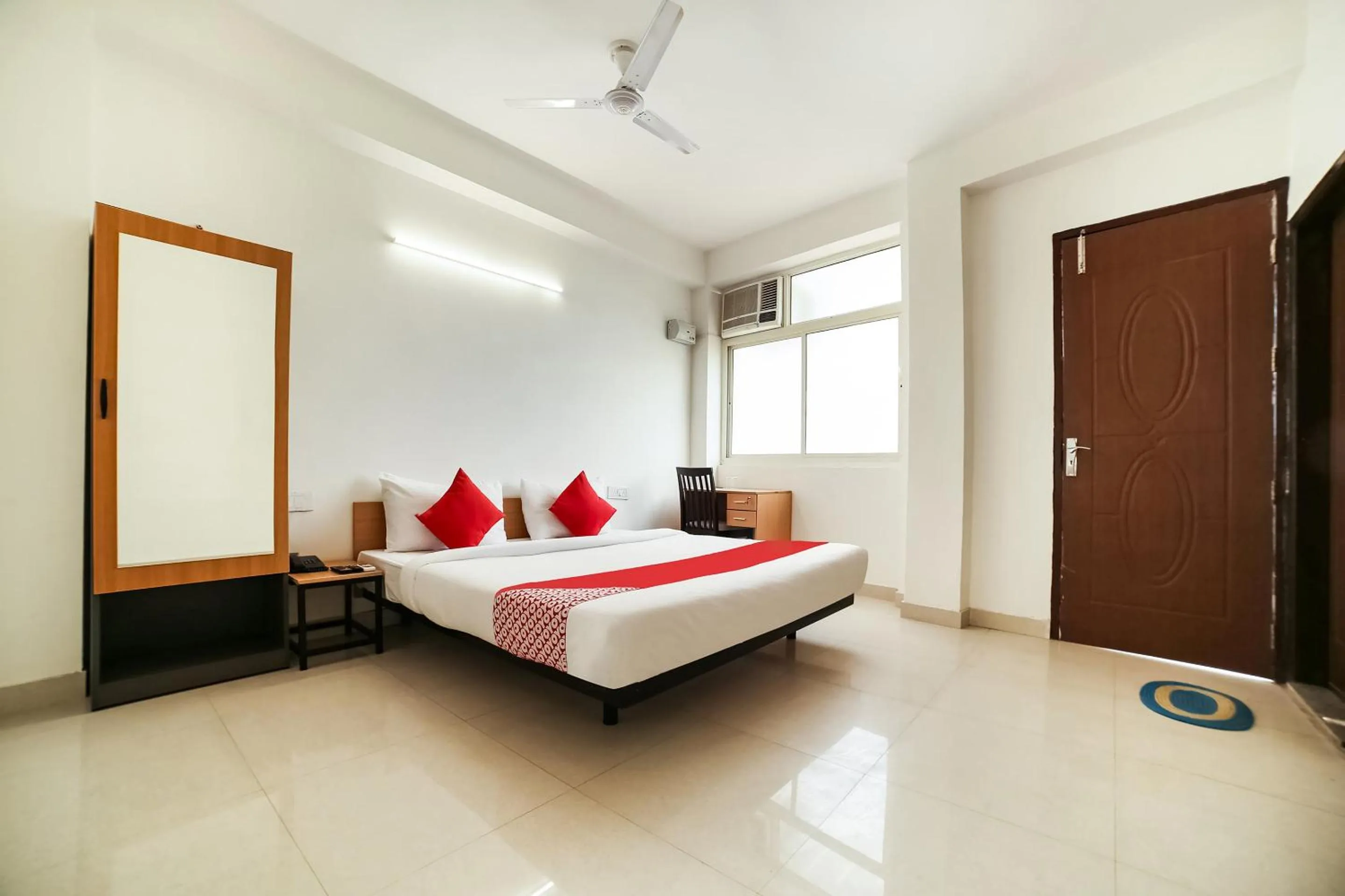 Bedroom, Bed in Live on DEL5542