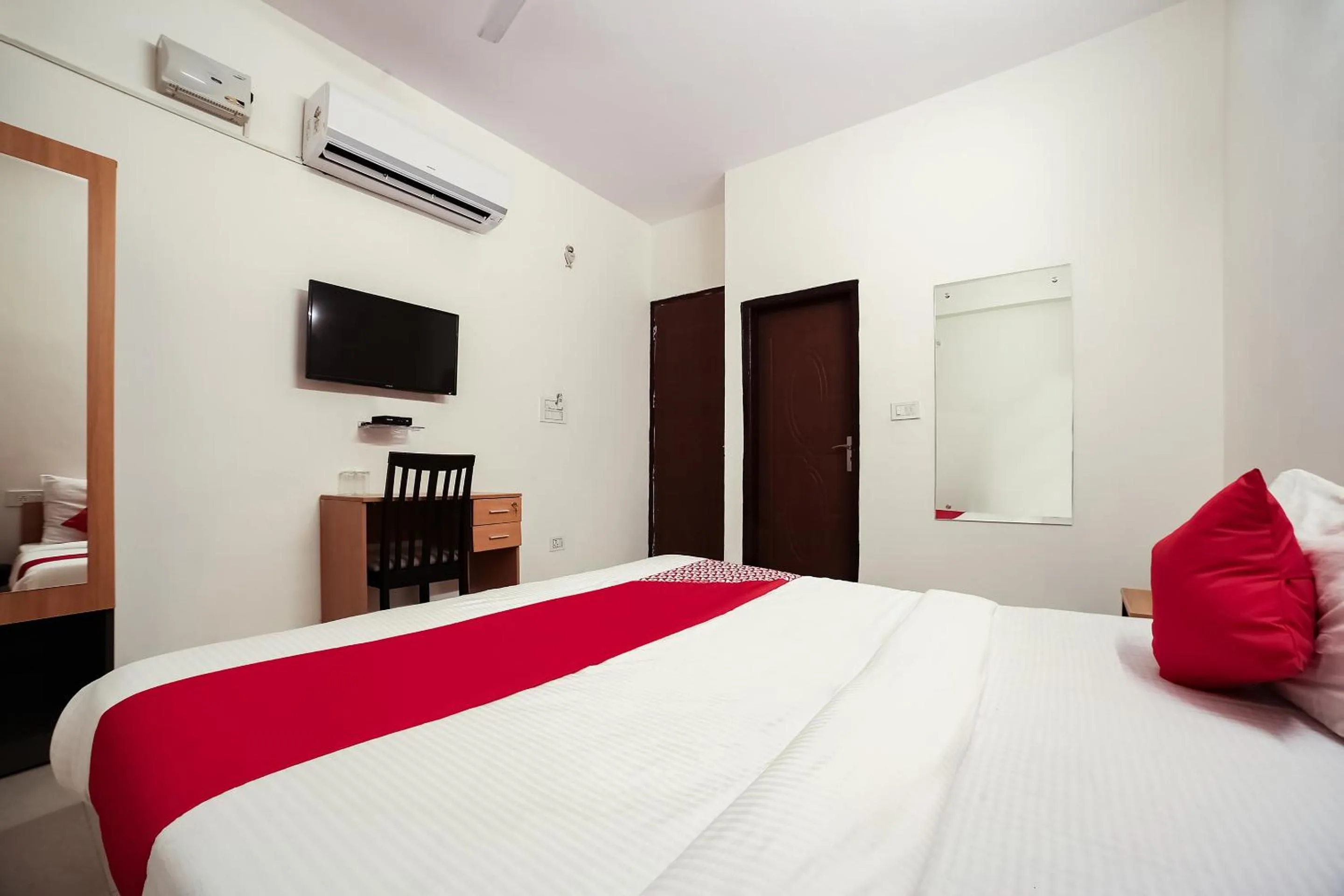 Bedroom, Bed in Live on DEL5542