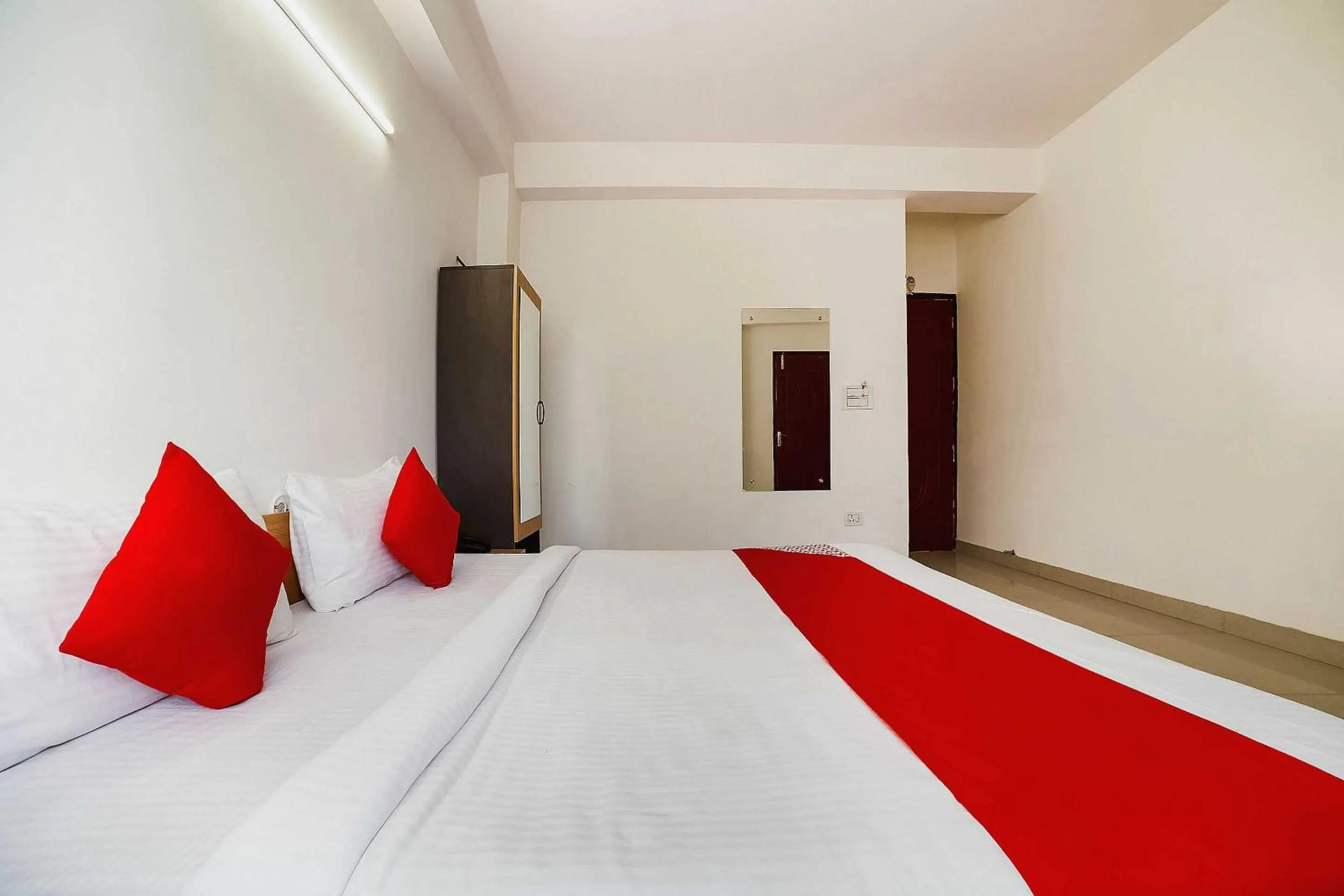 Bedroom, Bed in Live on DEL5542