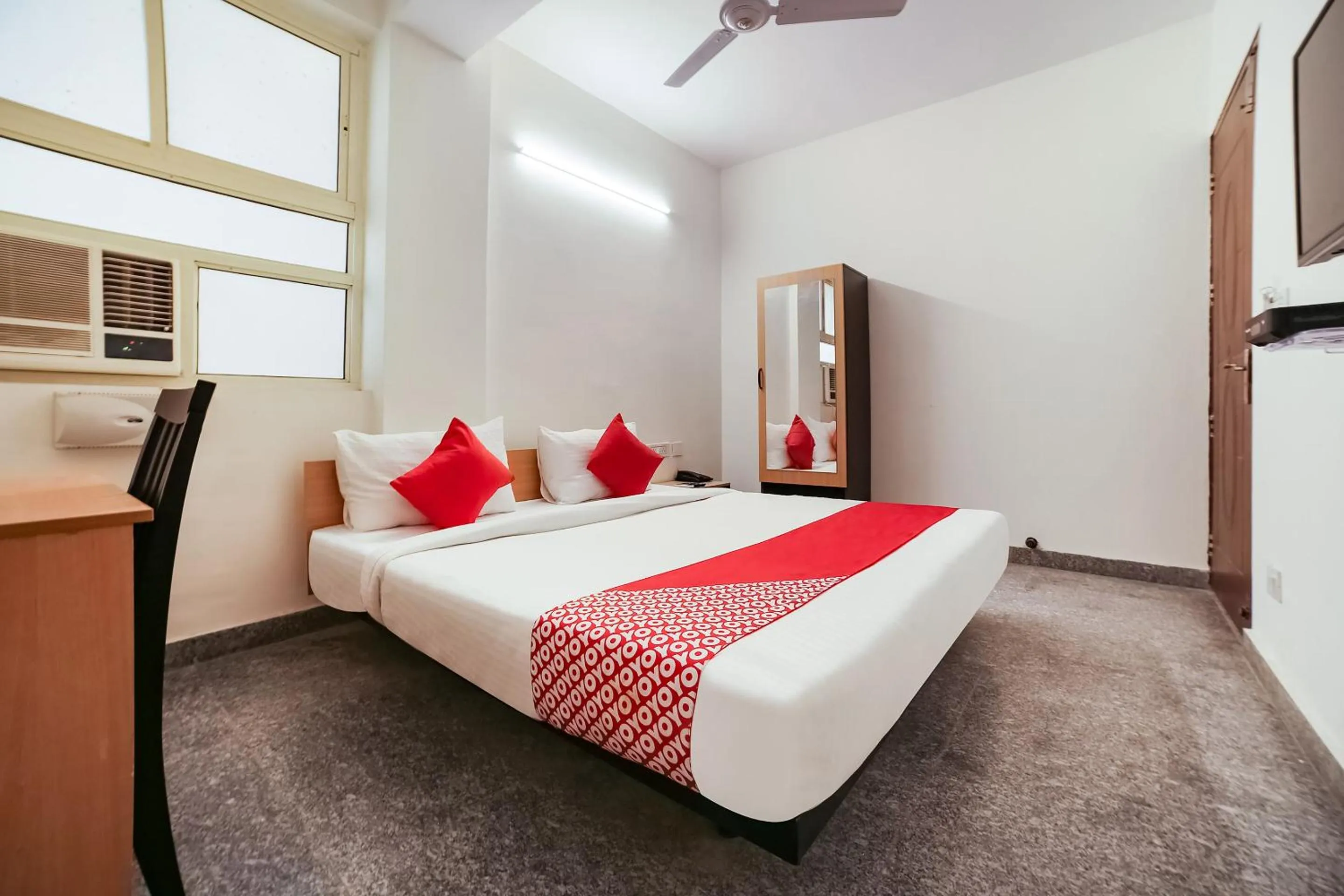 Bedroom, Bed in Live on DEL5542