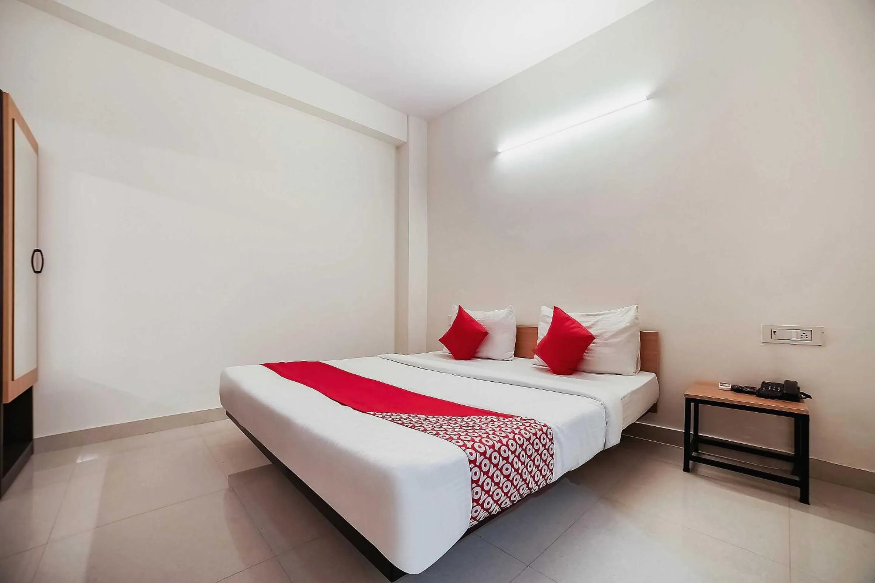 Bedroom, Bed in Live on DEL5542