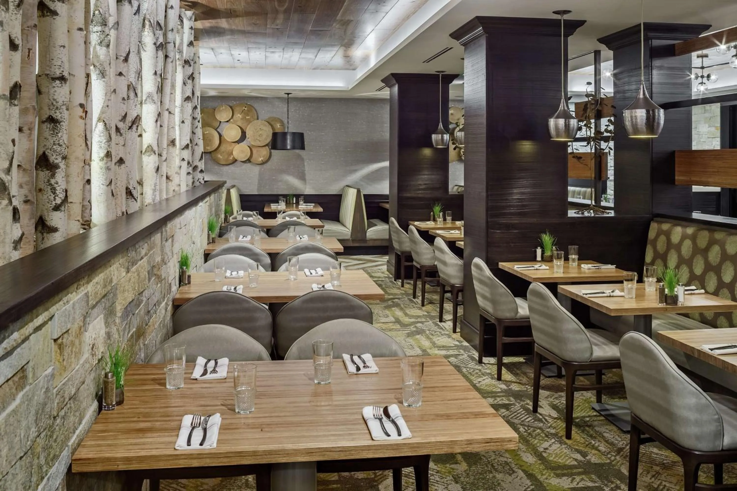 Dining area in DoubleTree by Hilton Hotel Denver