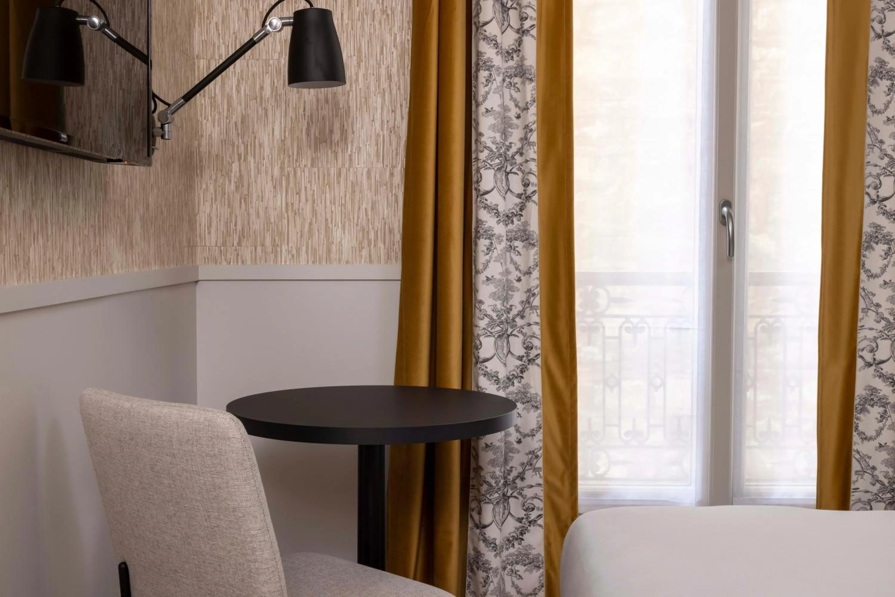 TV and multimedia, Bed in Grand Hôtel Lévêque