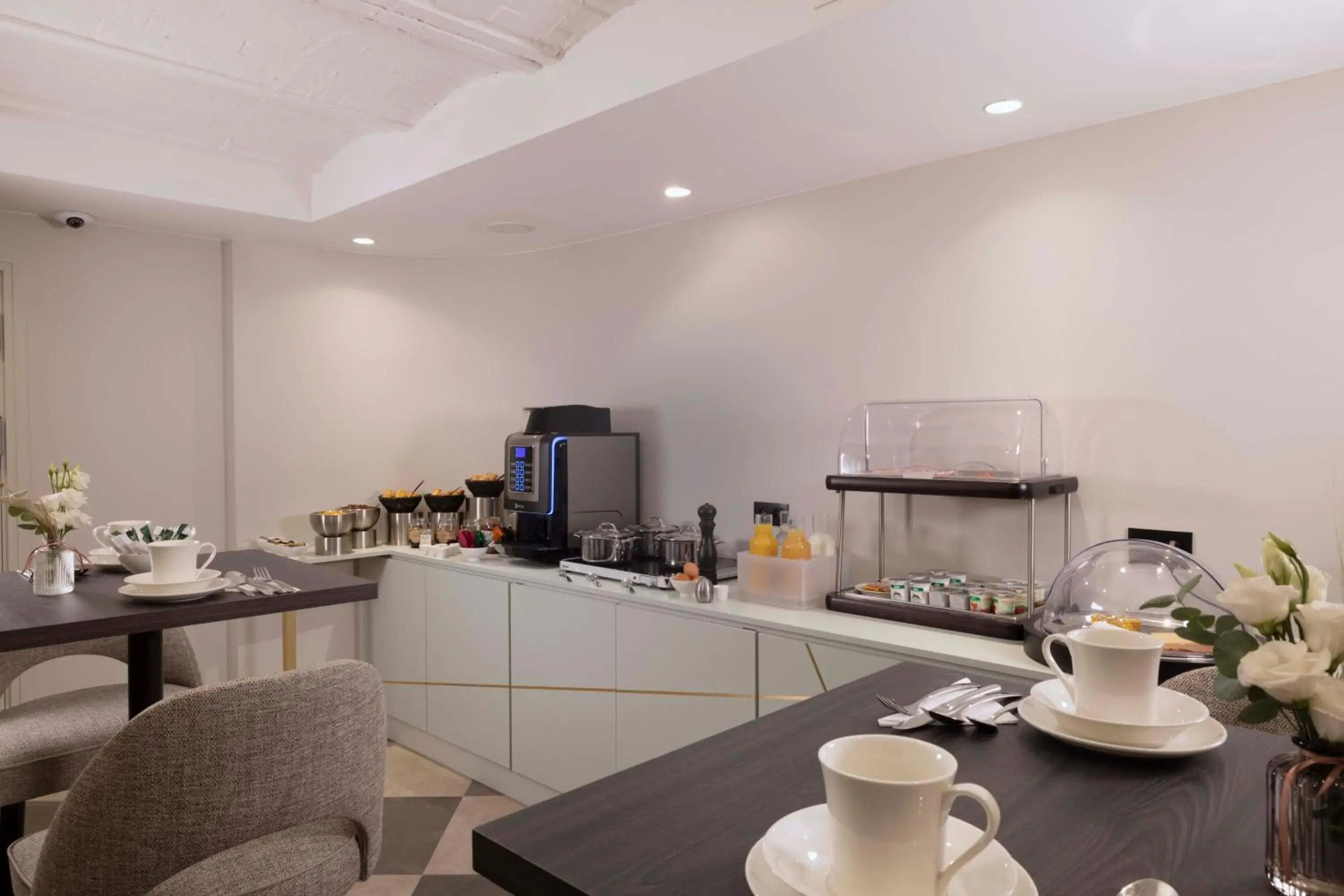 Breakfast in Grand Hôtel Lévêque Breakfast in Grand Hôtel Lévêque