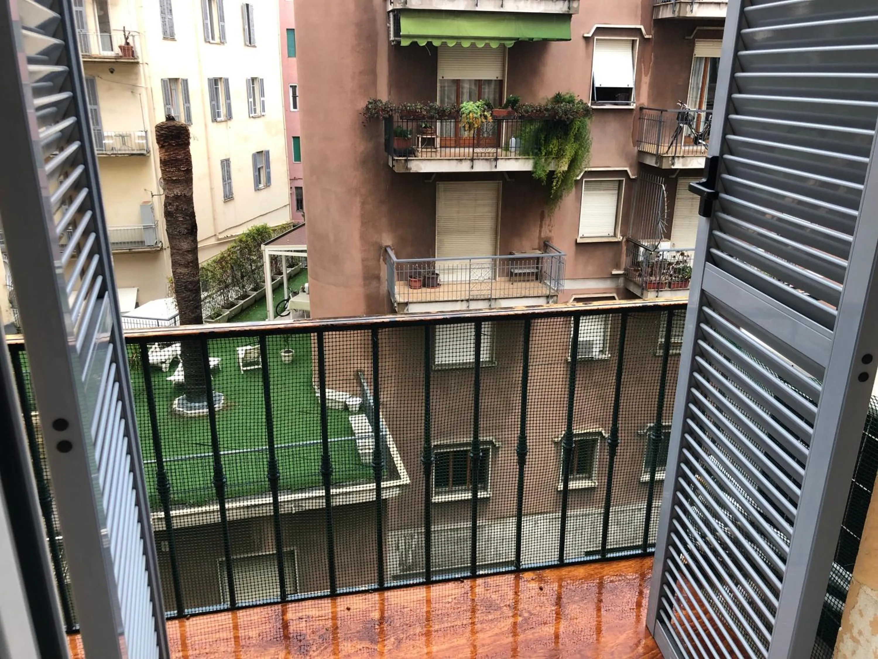 Property building in Affittacamere Roma