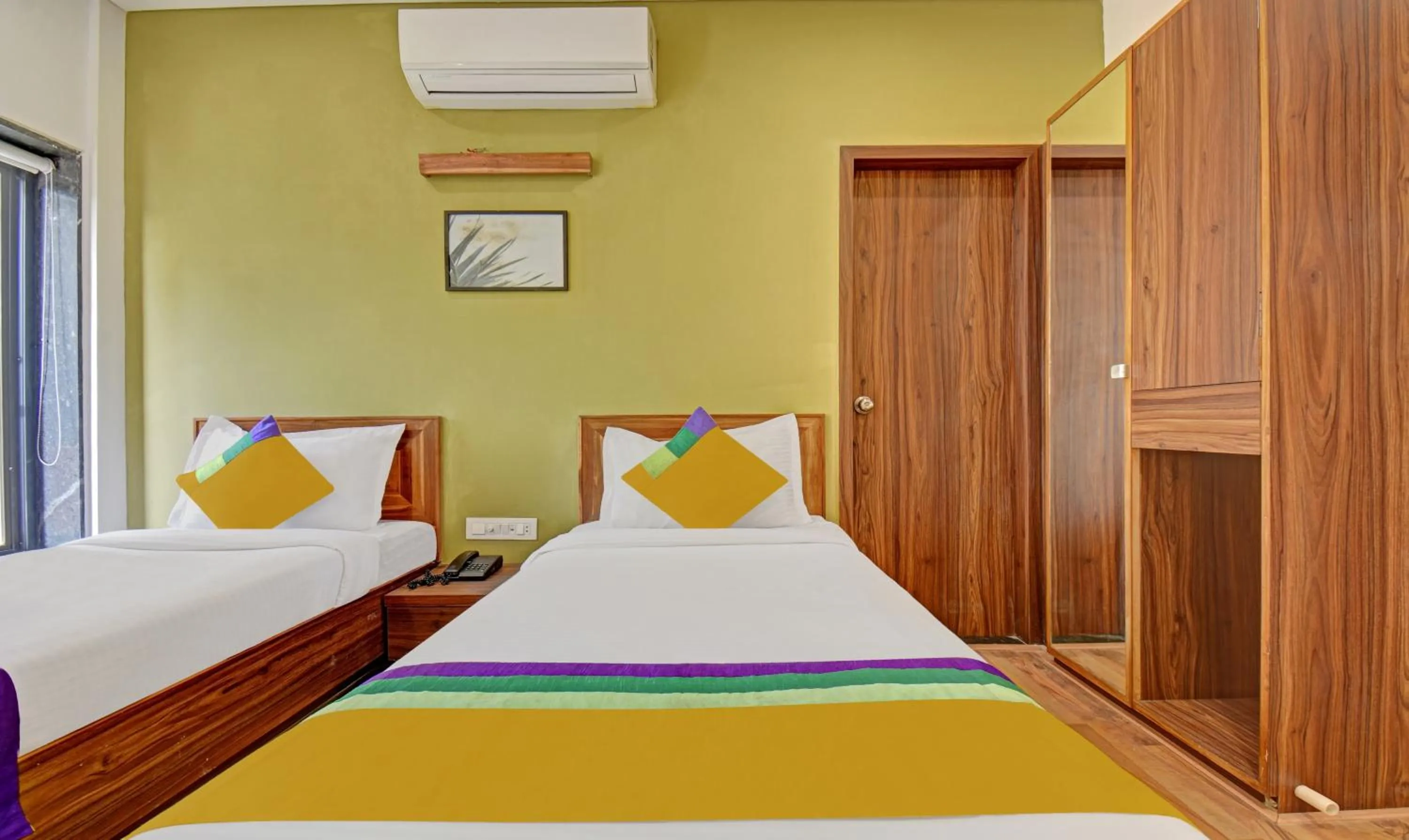 Bedroom, Bed in Itsy Hotels Shivshakti