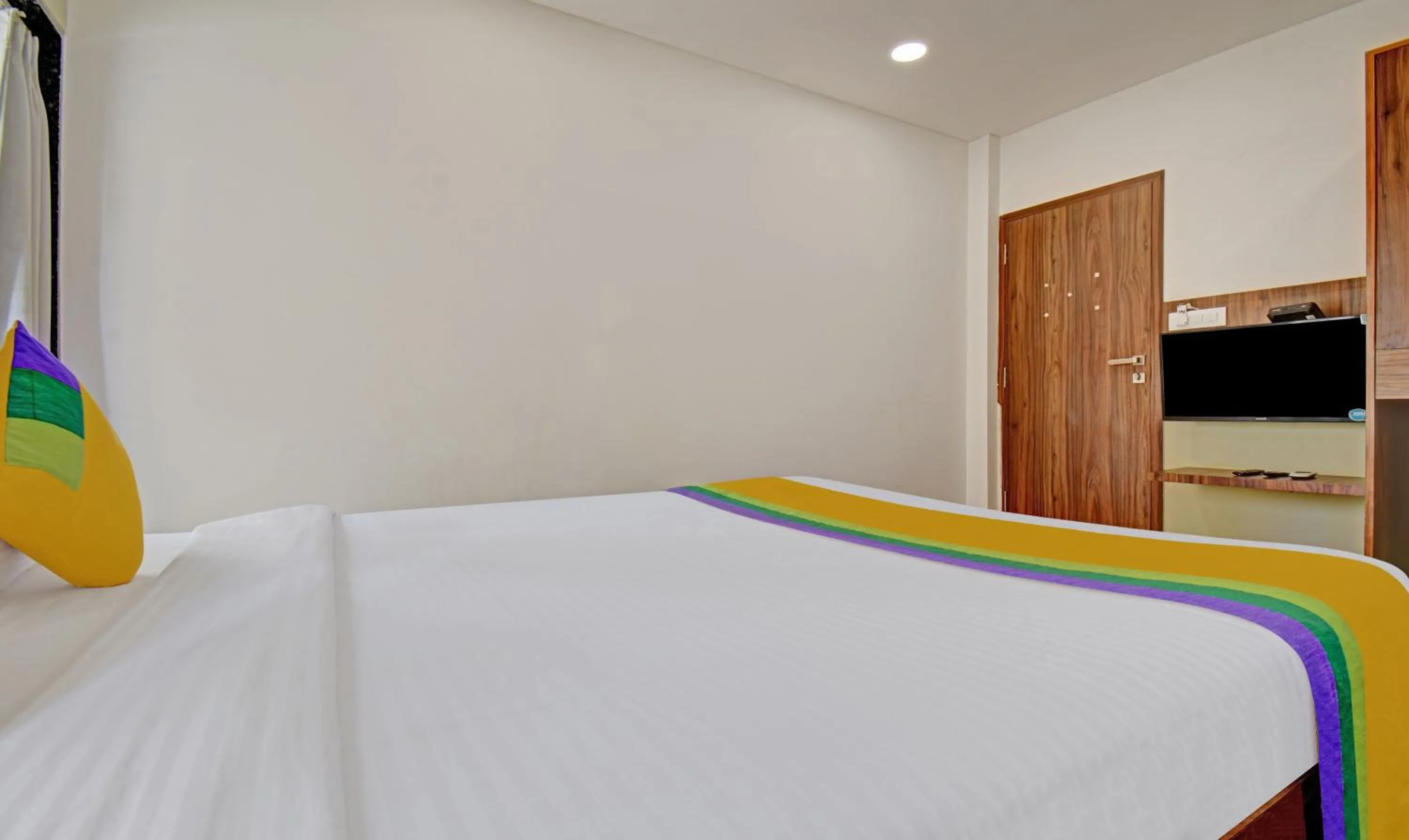 Bedroom, Bed in Itsy Hotels Shivshakti