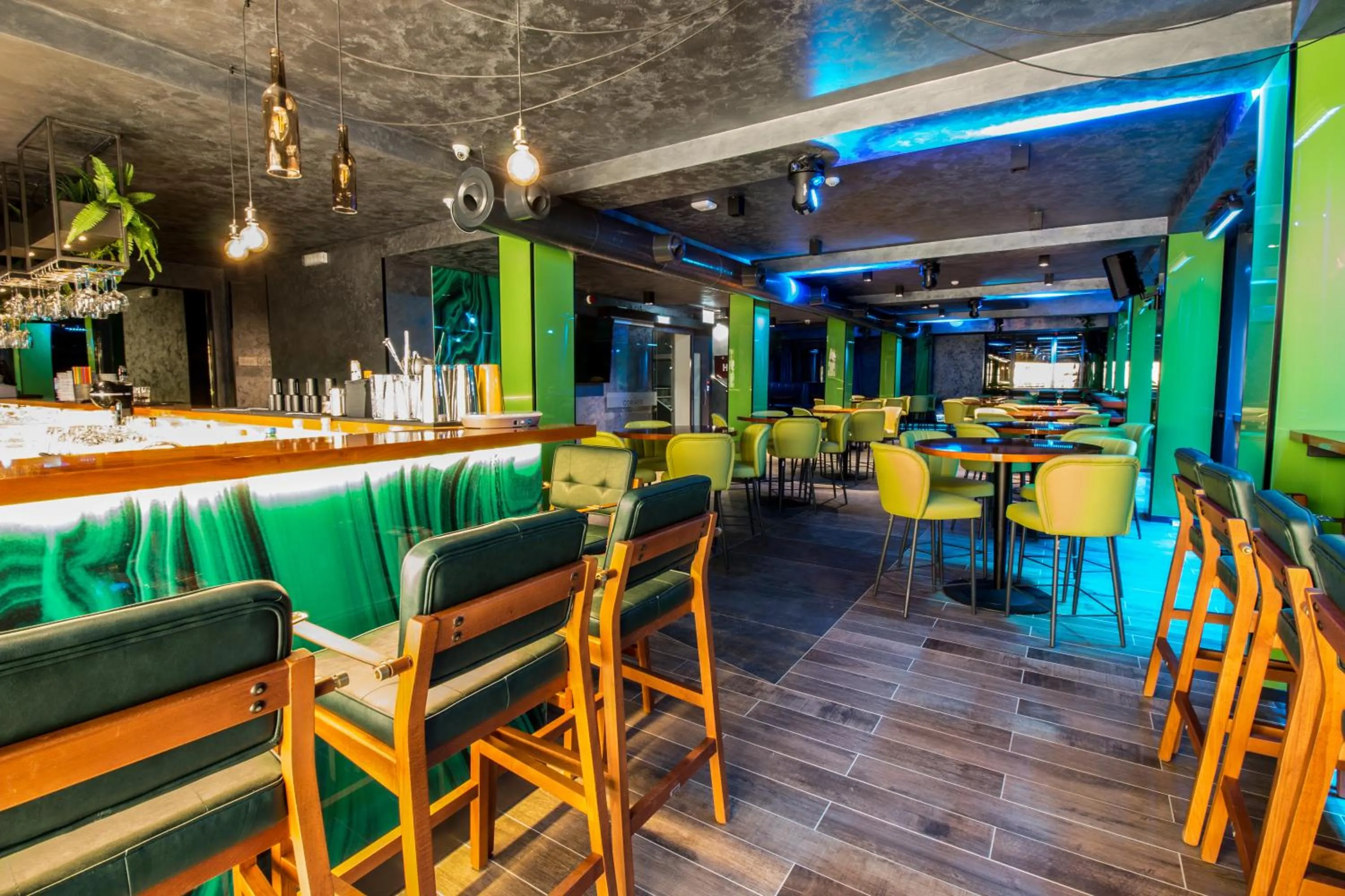 Restaurant/places to eat in Sky Corner Hotel