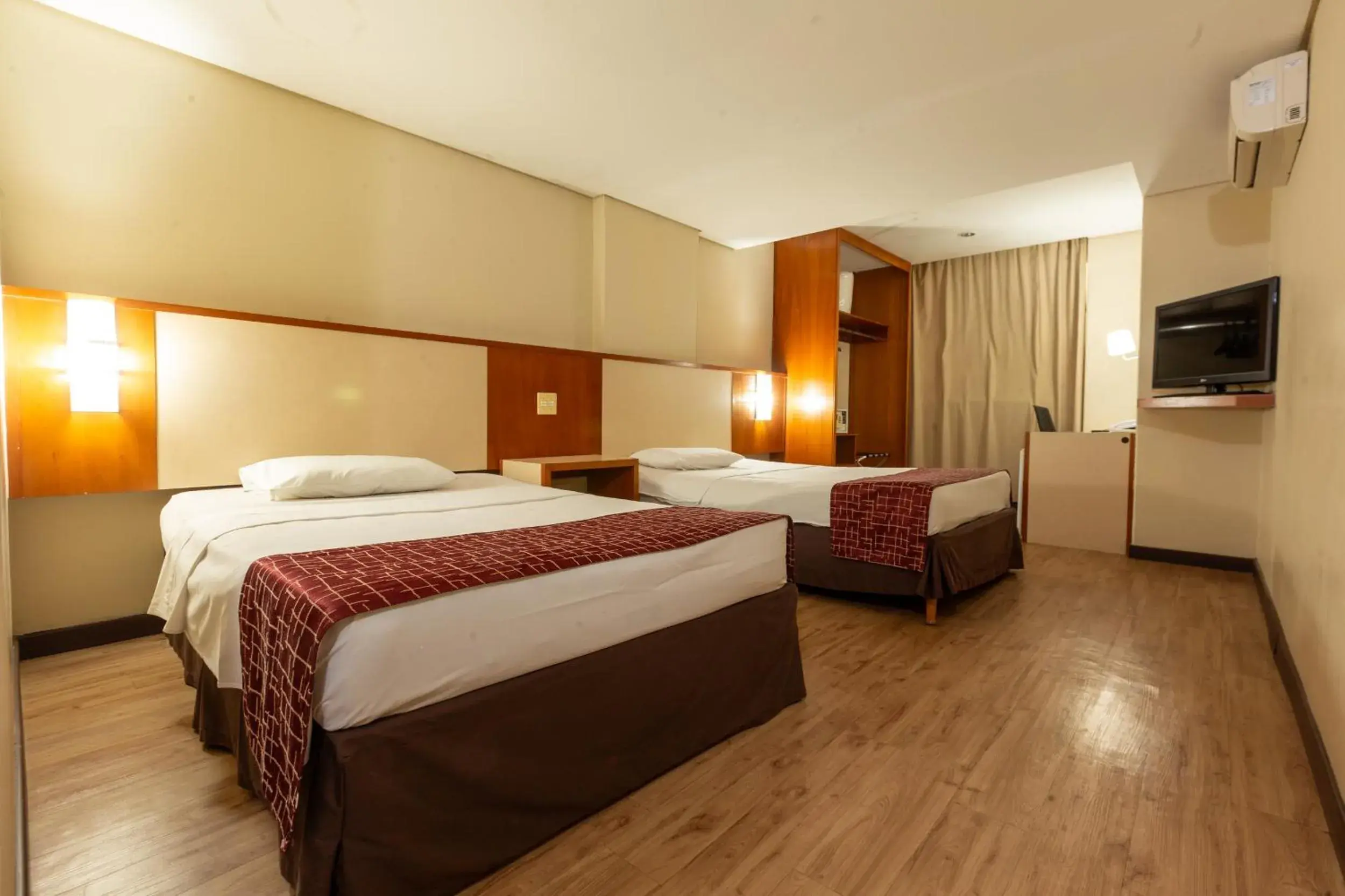 Bedroom, Bed in Rede Andrade CWB Bedroom, Bed in Rede Andrade CWB