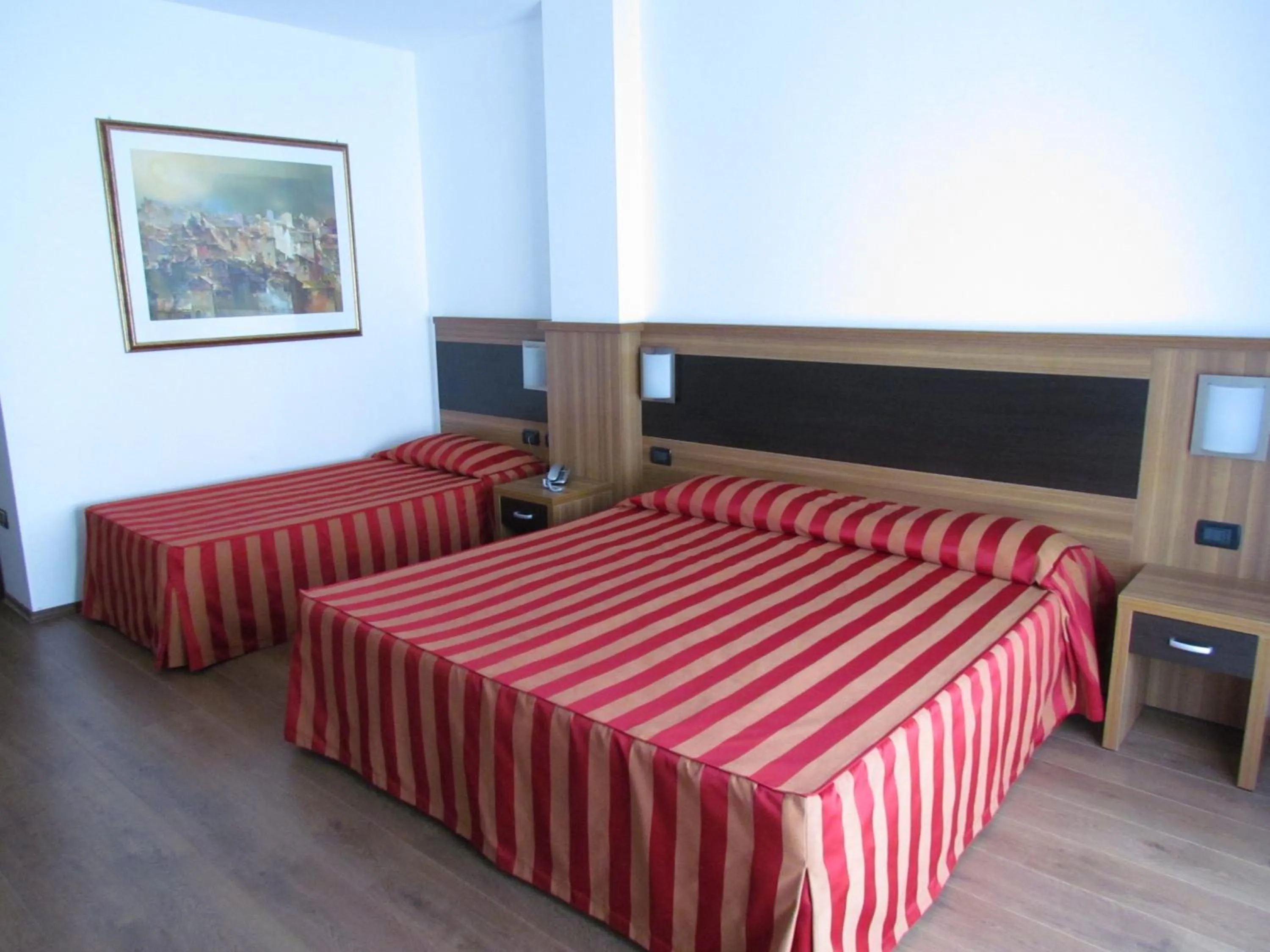 Shower, Bed in Hotel Leon Bianco