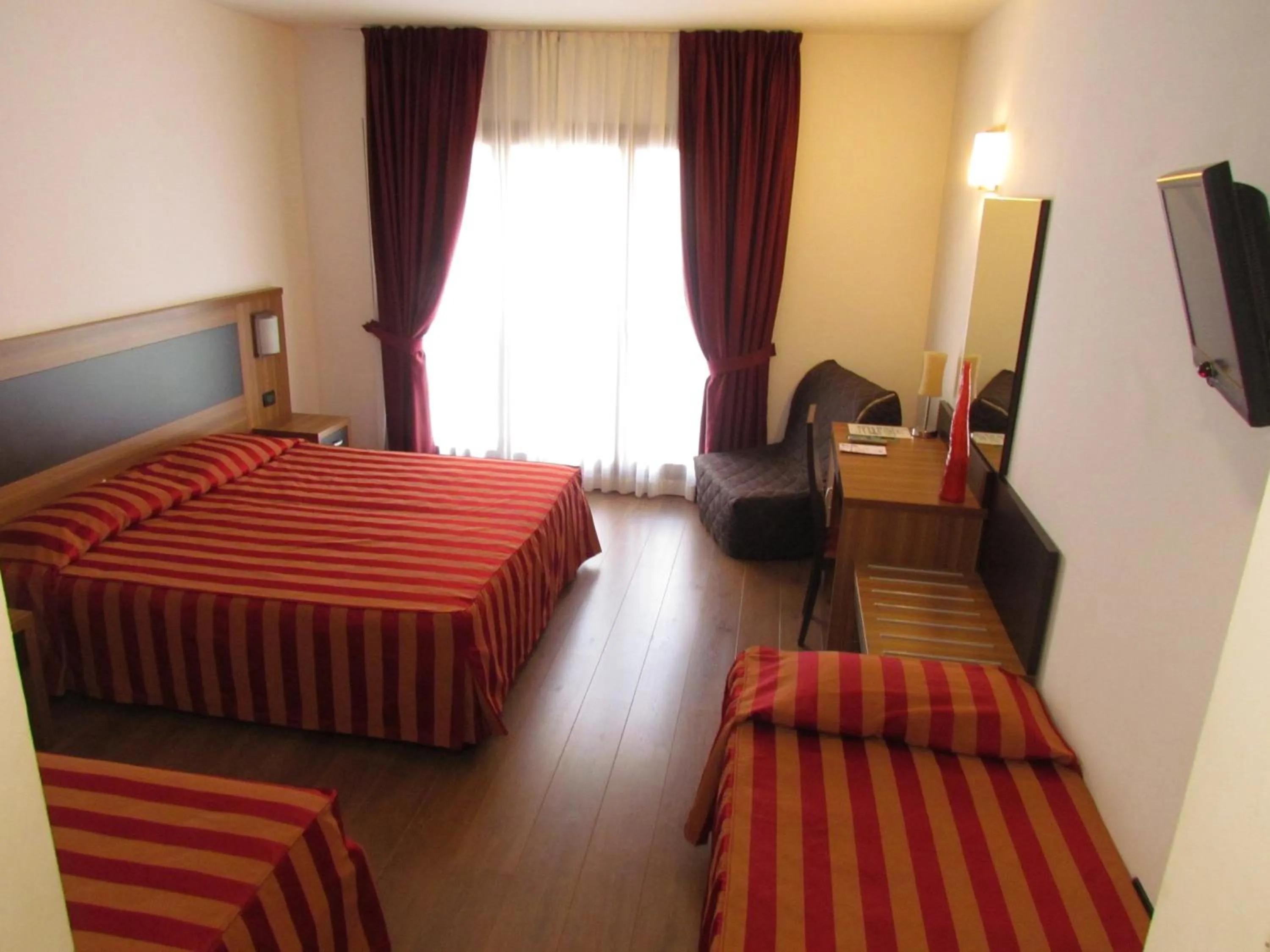 Photo of the whole room, Bed in Hotel Leon Bianco