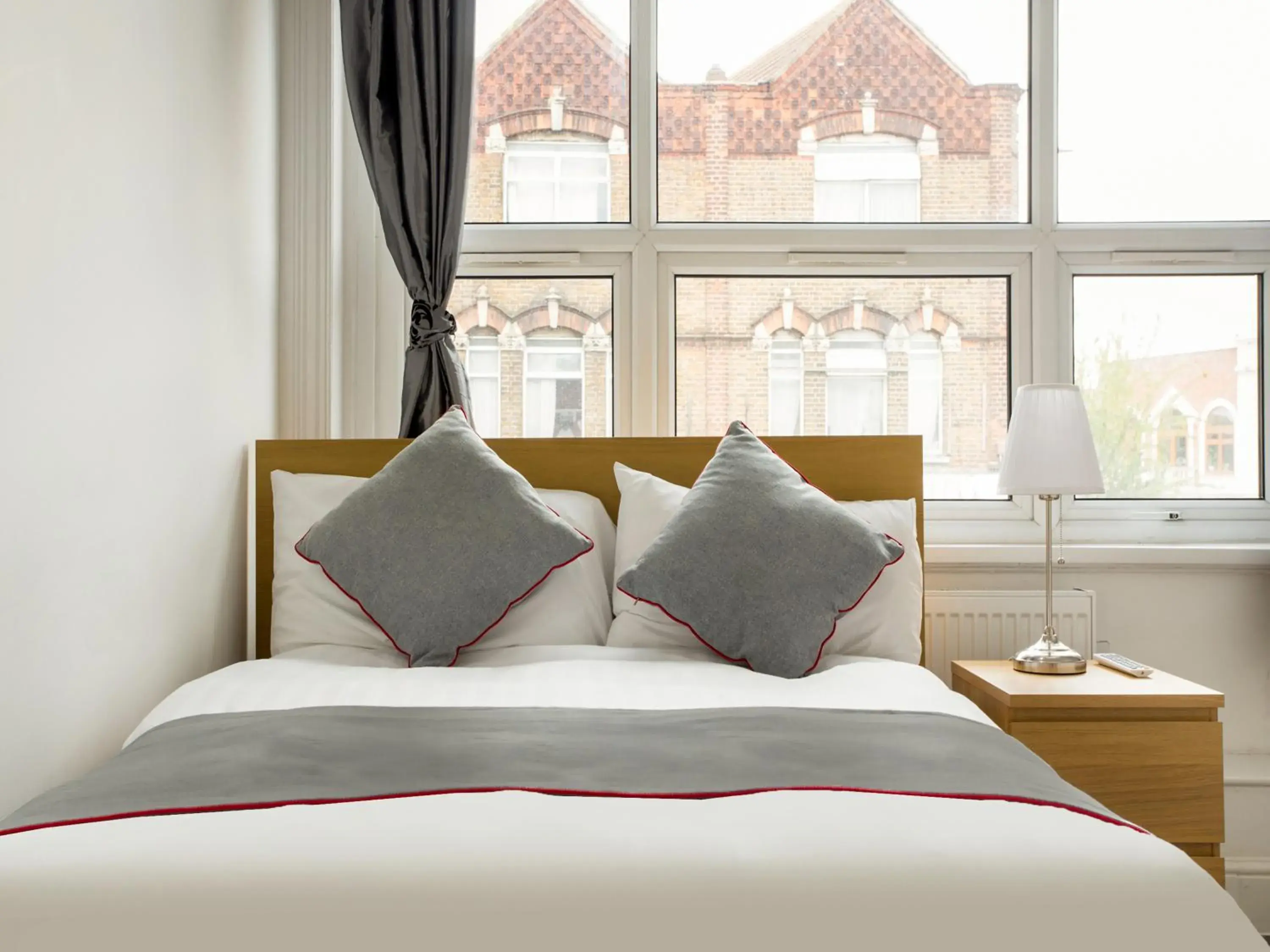 Bedroom, Bed in The Broadway Hotel - London Heathrow Bedroom, Bed in The Broadway Hotel - London Heathrow