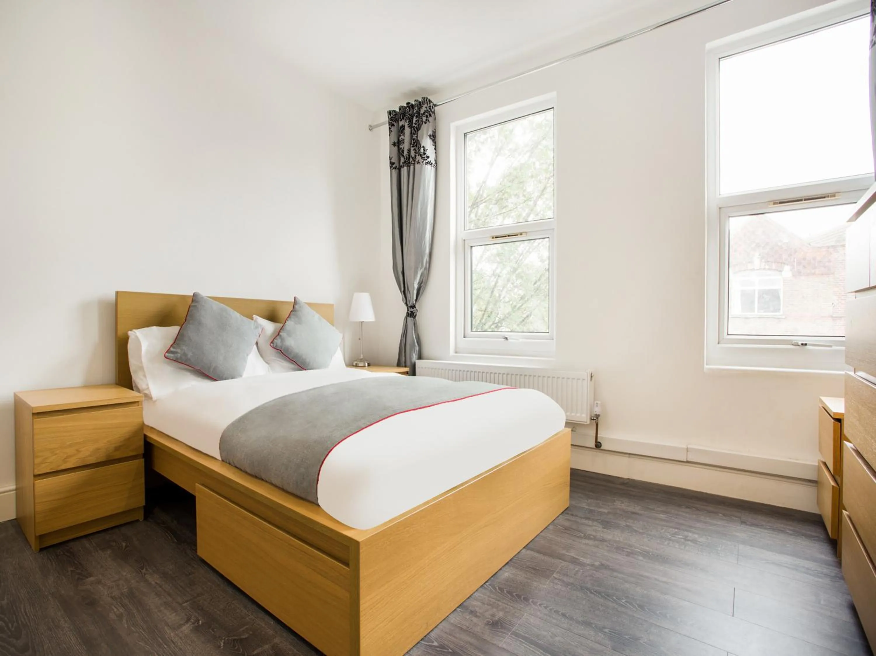 Photo of the whole room, Bed in The Broadway Hotel - London Heathrow