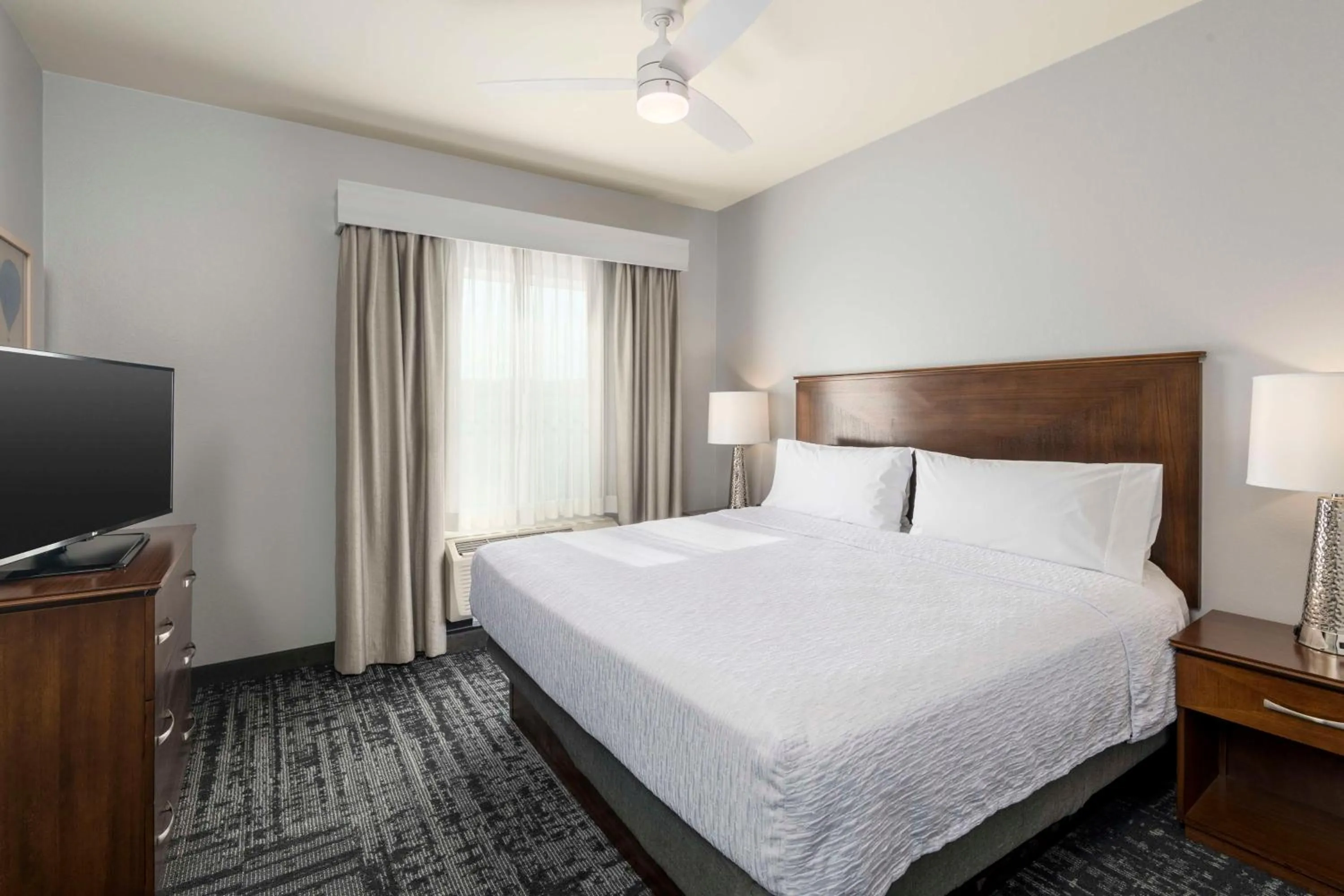 Bed in Homewood Suites by Hilton Phoenix North-Happy Valley