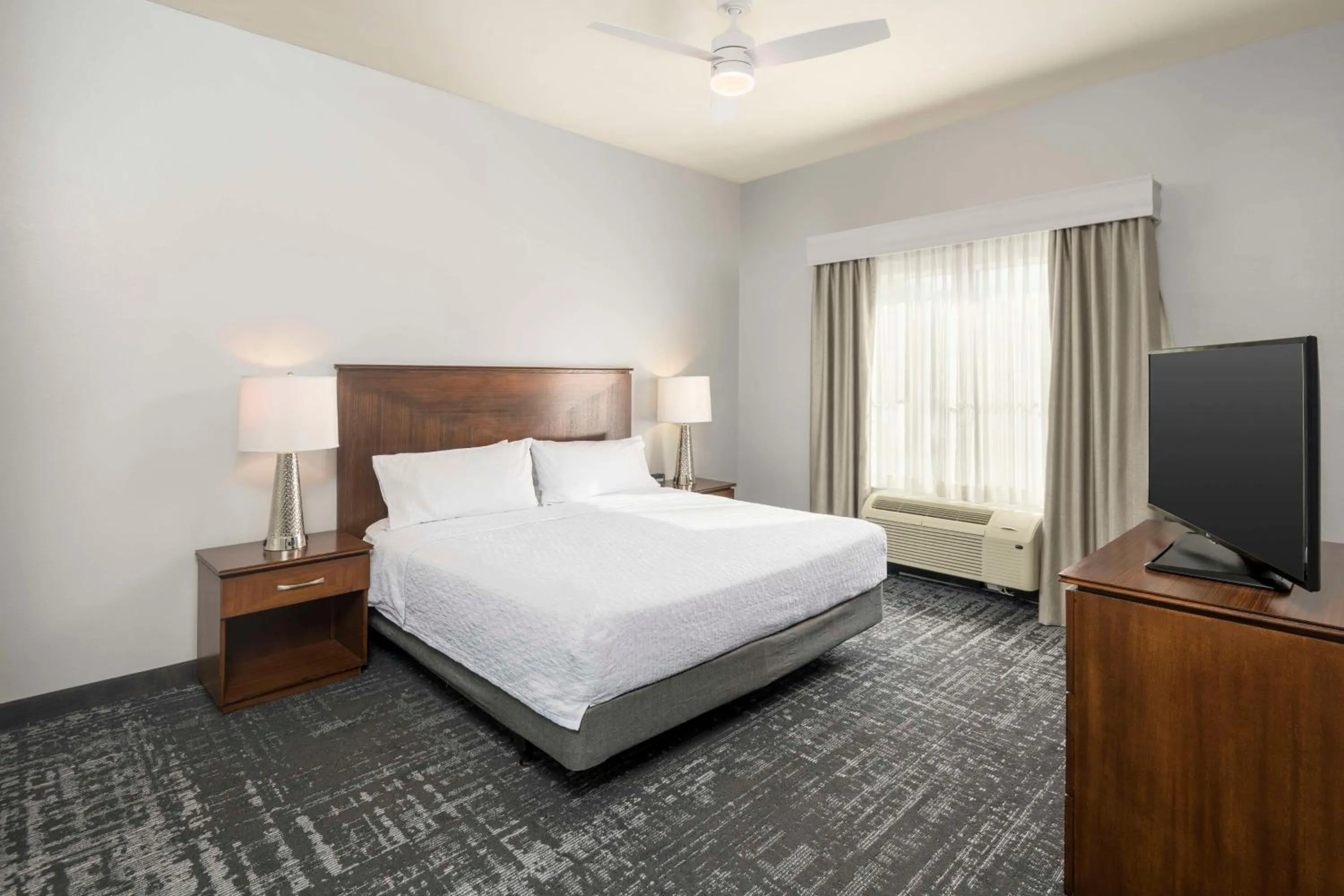 Bed in Homewood Suites by Hilton Phoenix North-Happy Valley