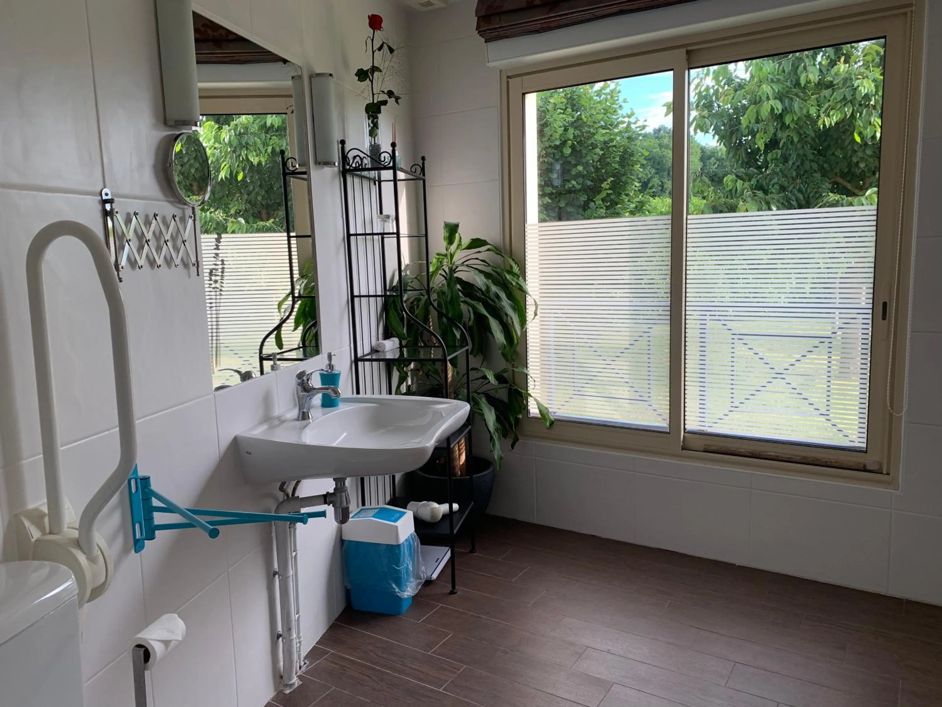 Bathroom in La Raimbaudière