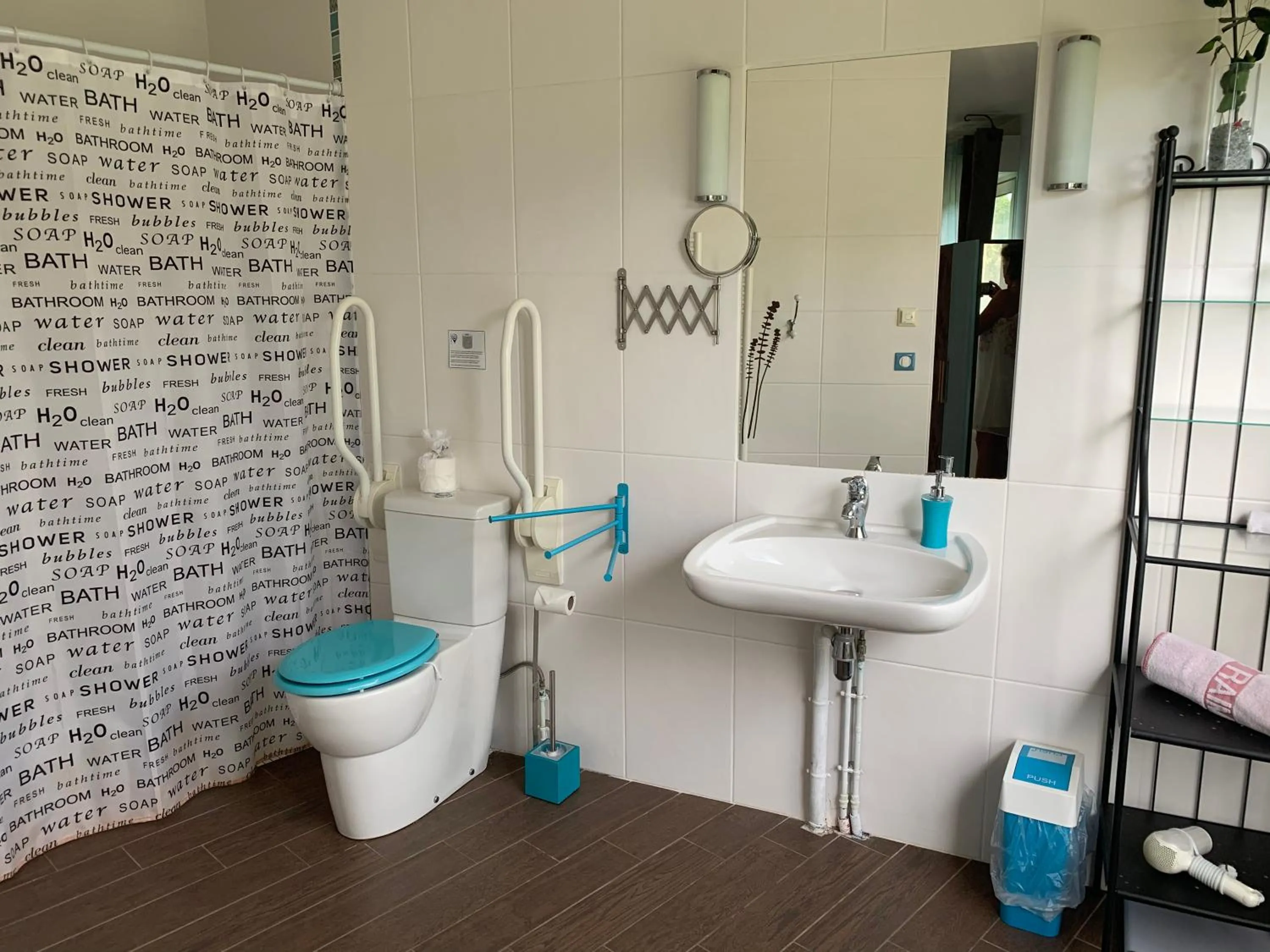 Bathroom in La Raimbaudière