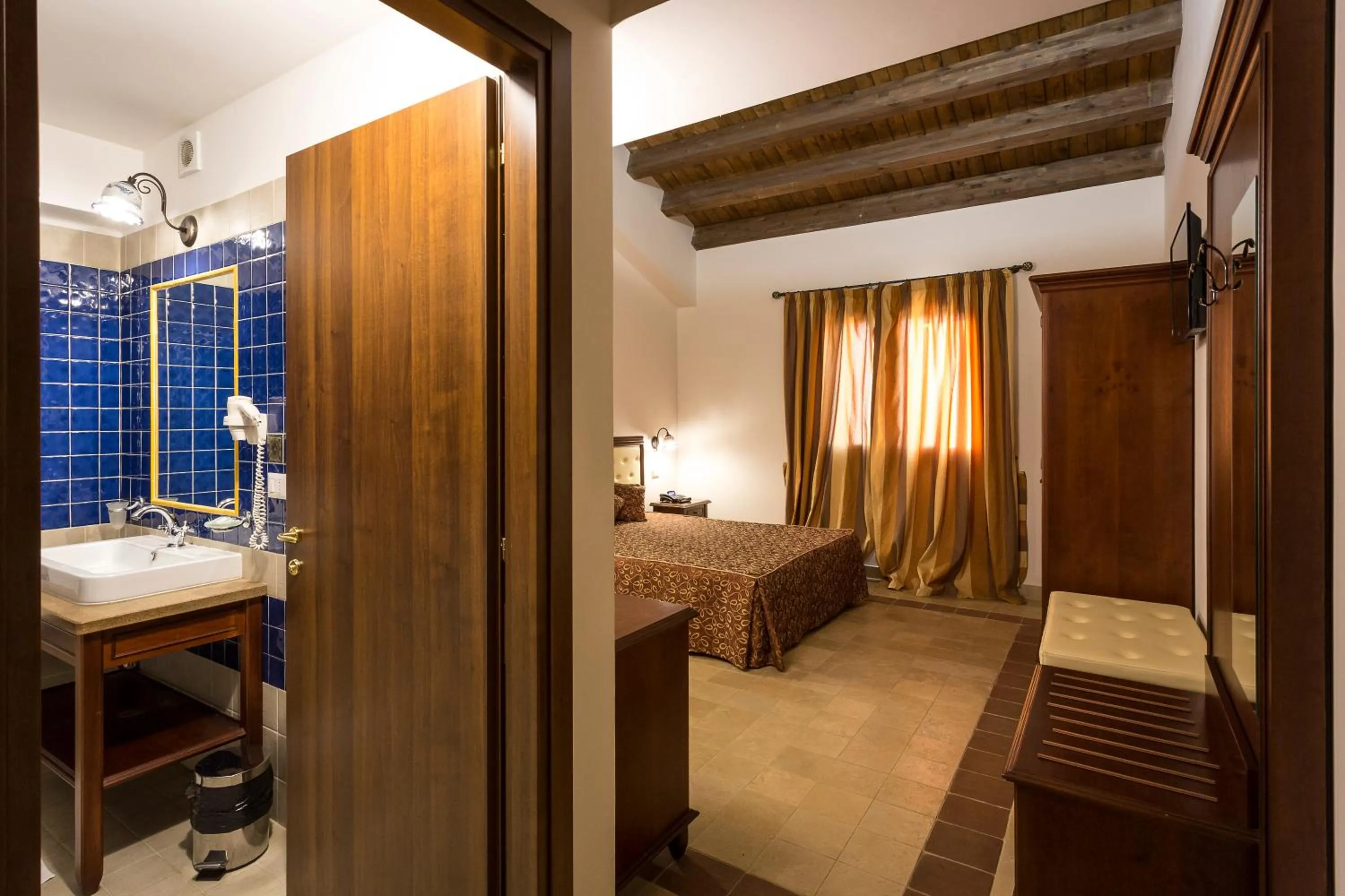 Photo of the whole room, Bed in Badiula