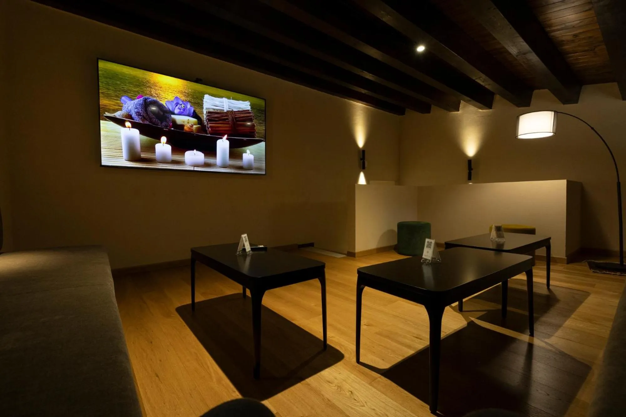 Communal lounge/ TV room in Badiula