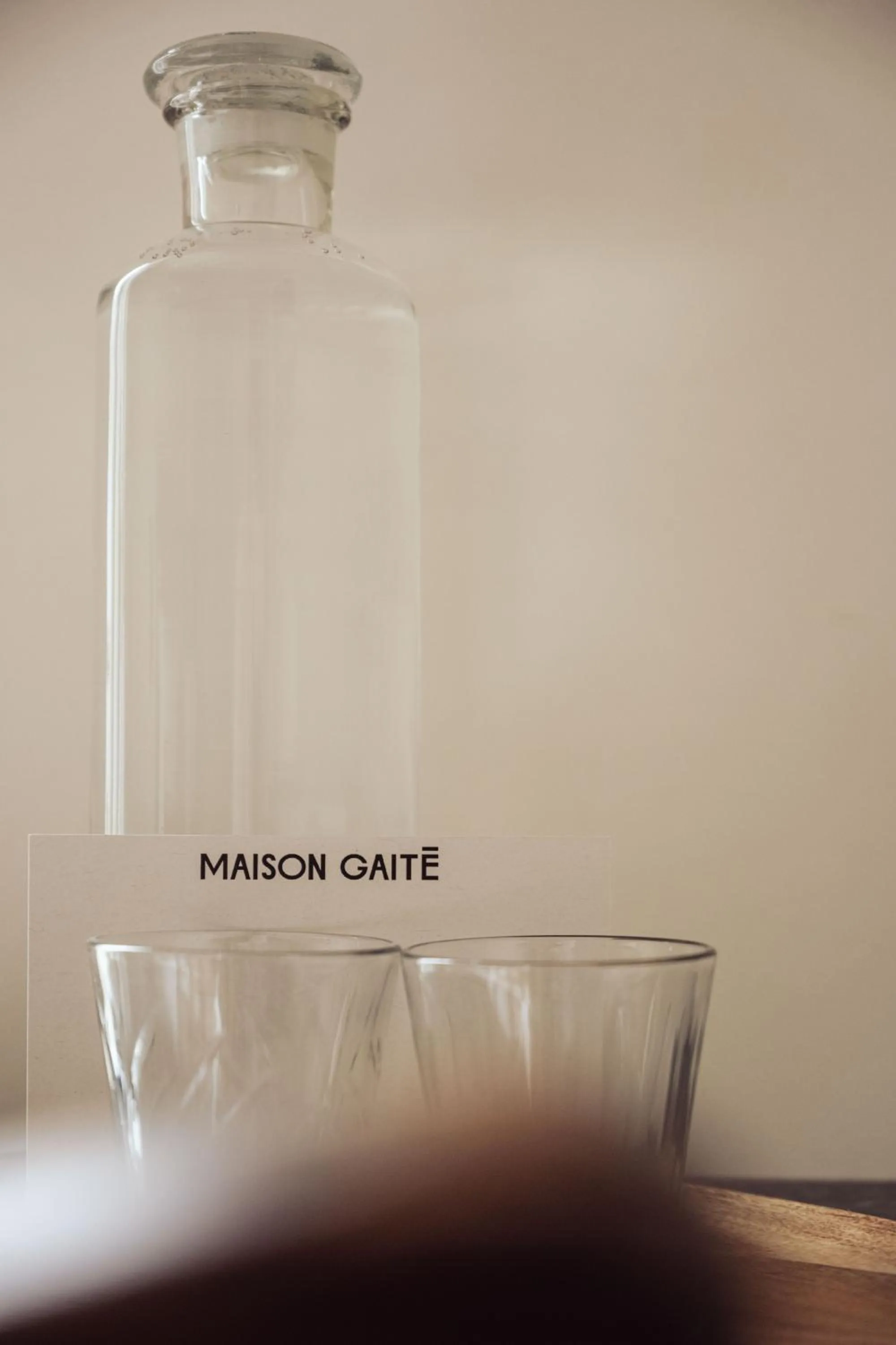 Text overlay in Maison Gaîté