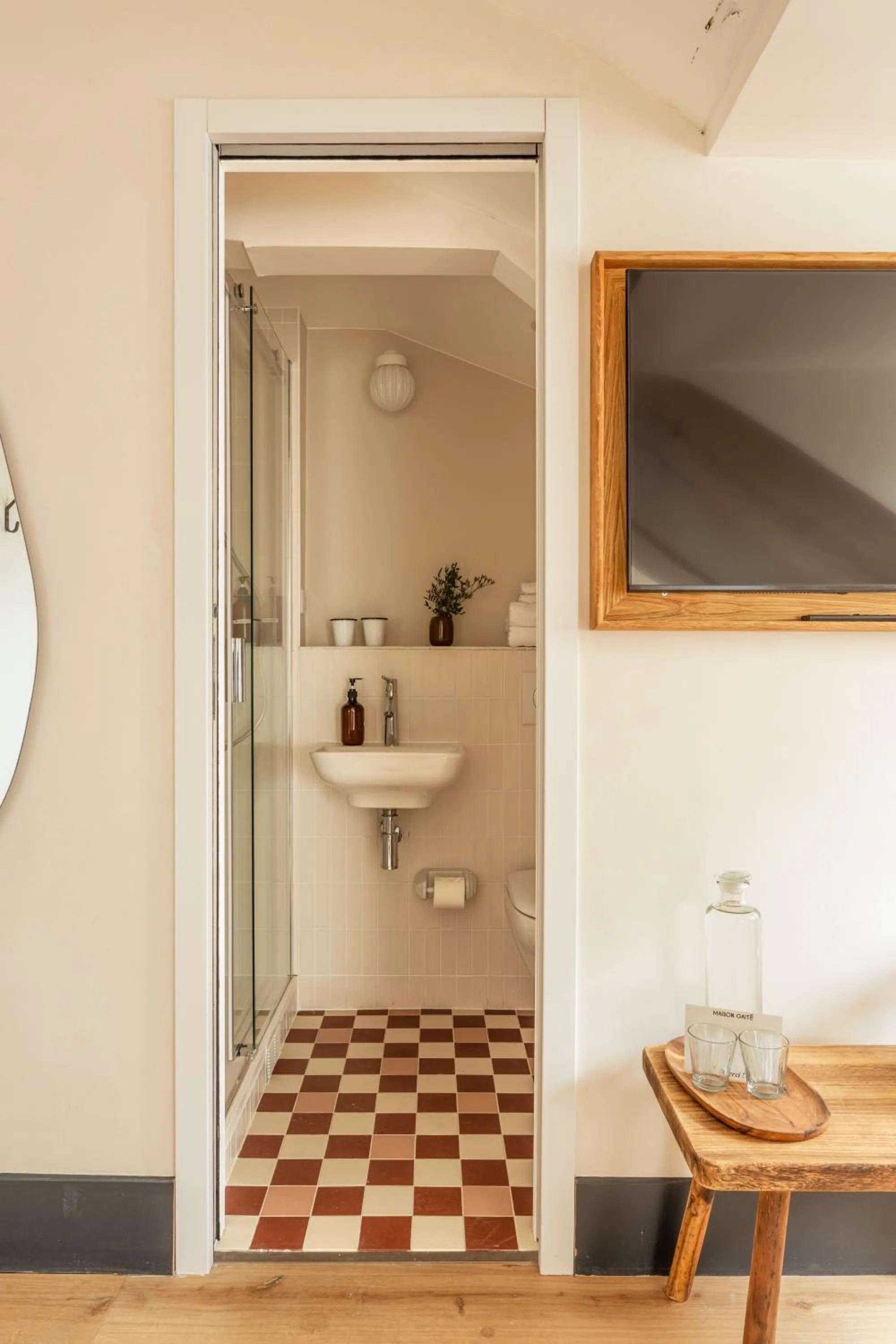 Shower in Maison Gaîté