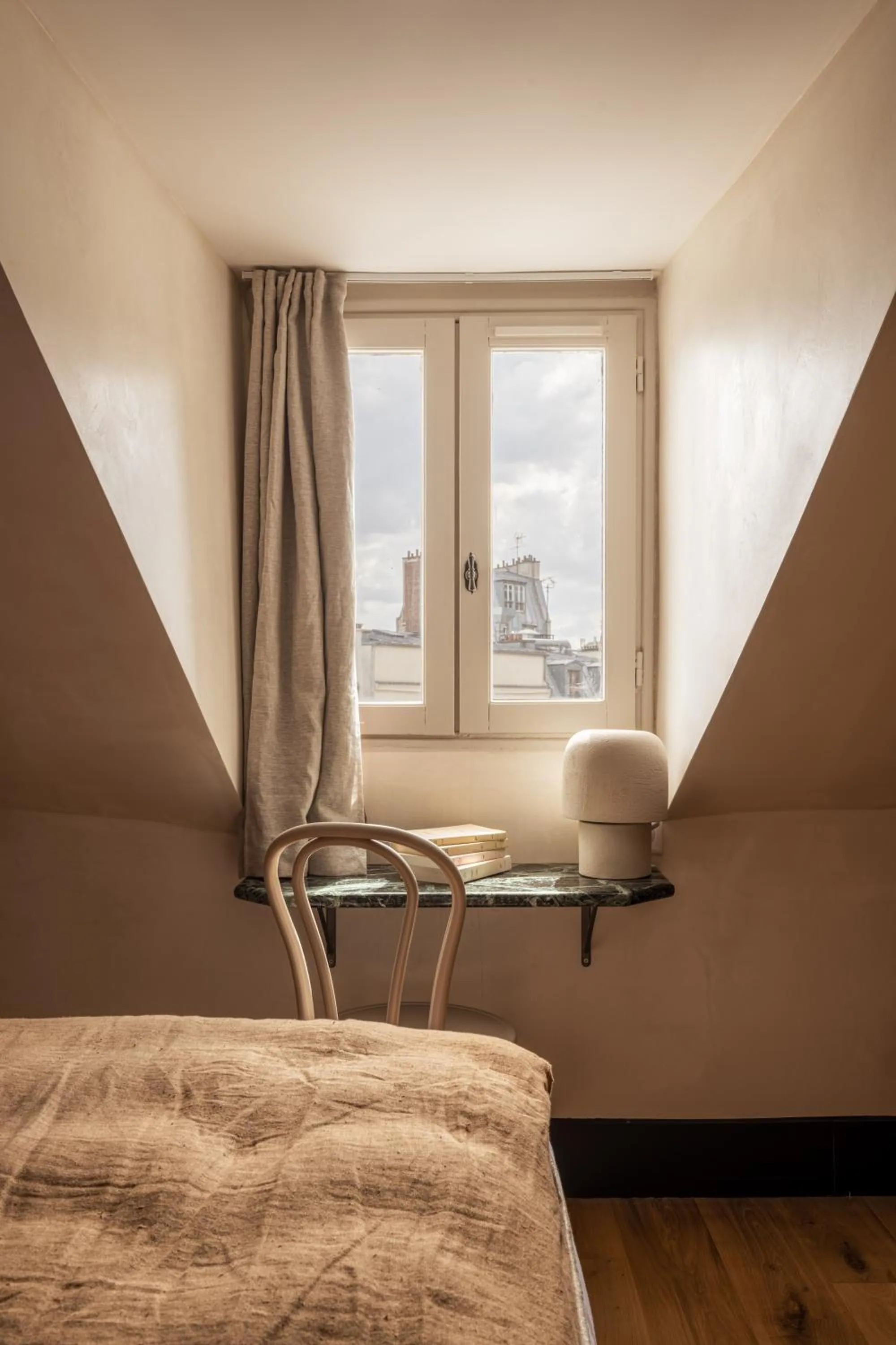 Seating area, Bed in Maison Gaîté