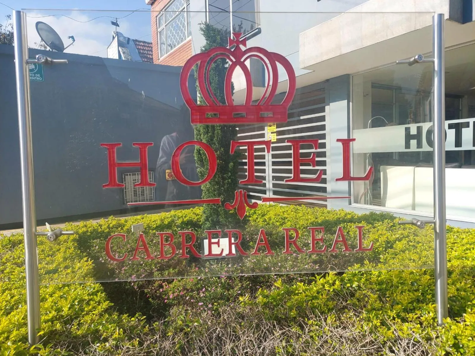 Logo/Certificate/Sign in Hotel Cabrera Real