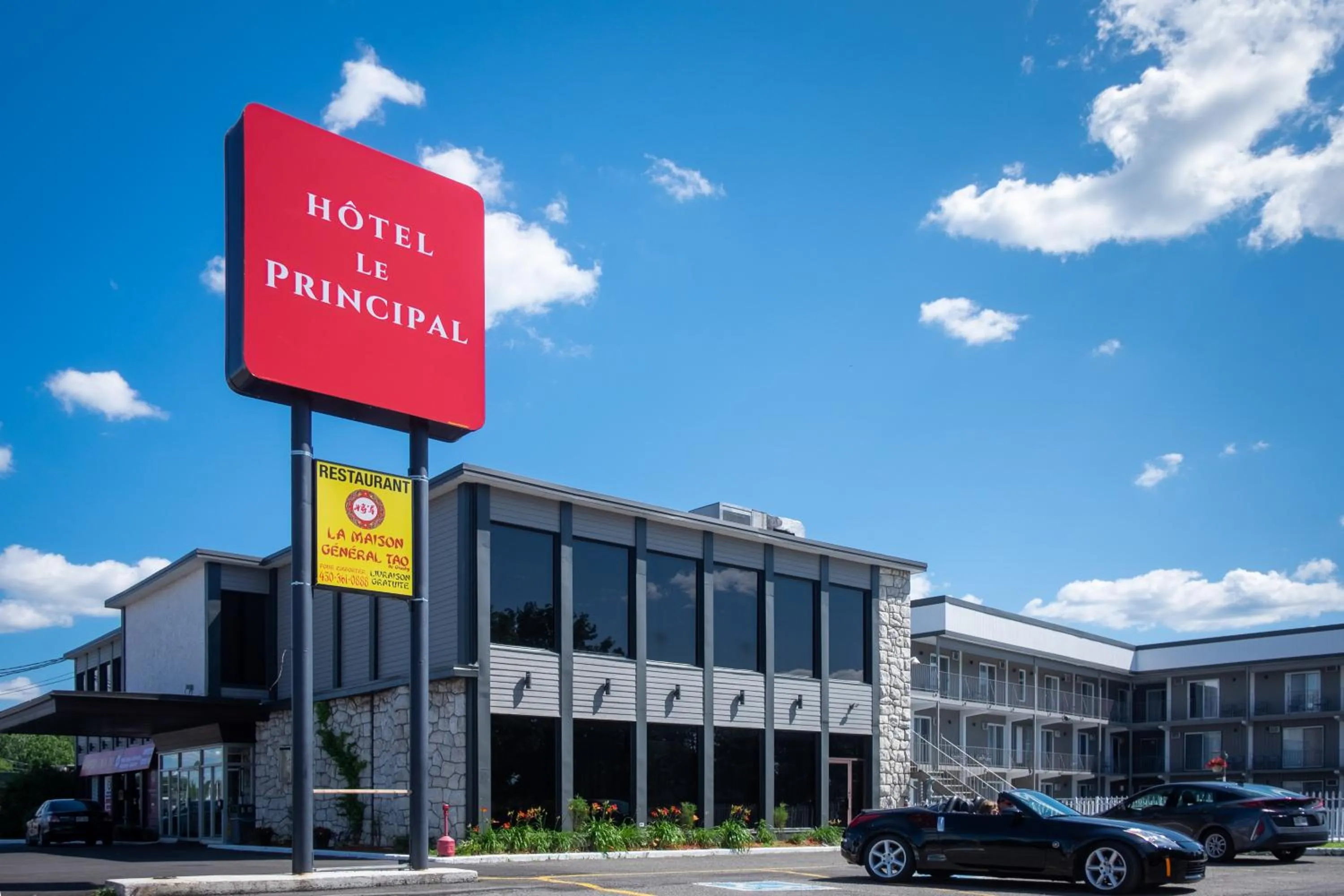 Property building in Hôtel Le Principal