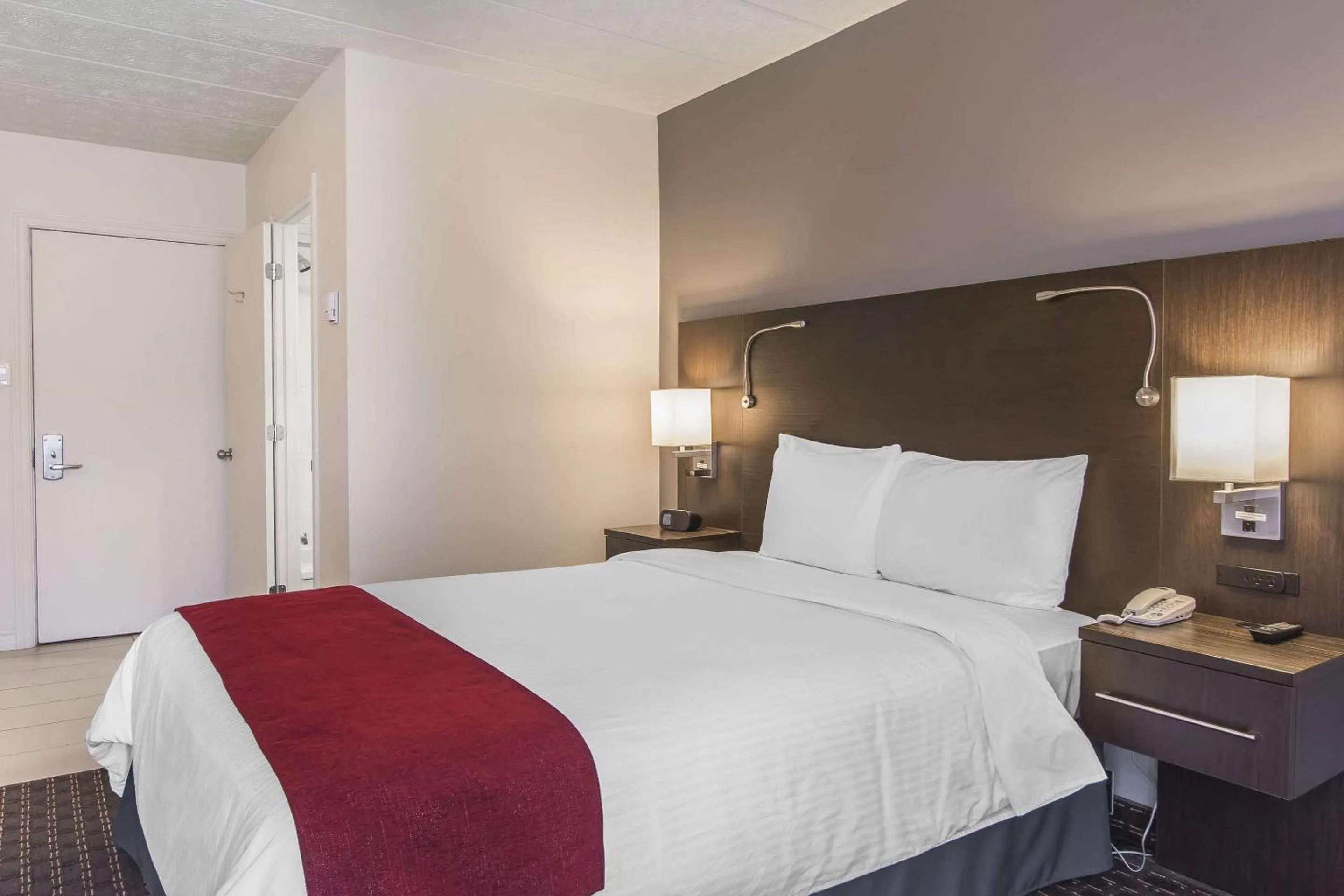 Photo of the whole room, Bed in Hôtel Le Principal