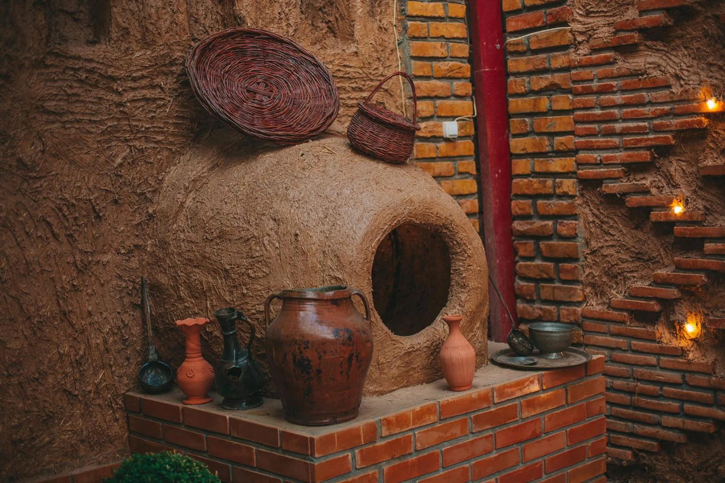 Communal lounge/ TV room in Arba Hotel