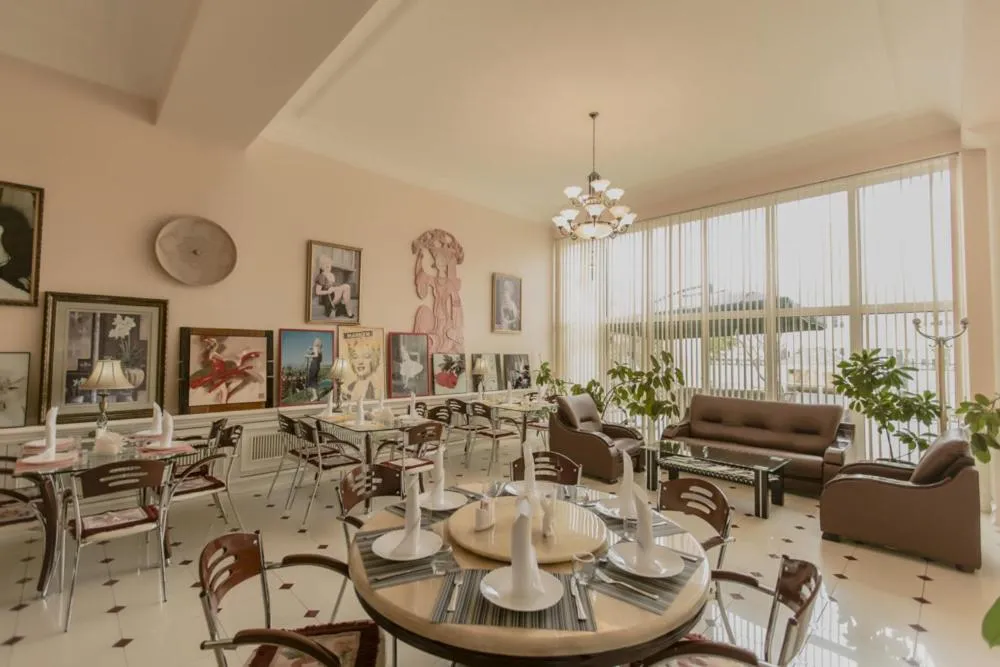 Restaurant/places to eat in Konstantin Hotel