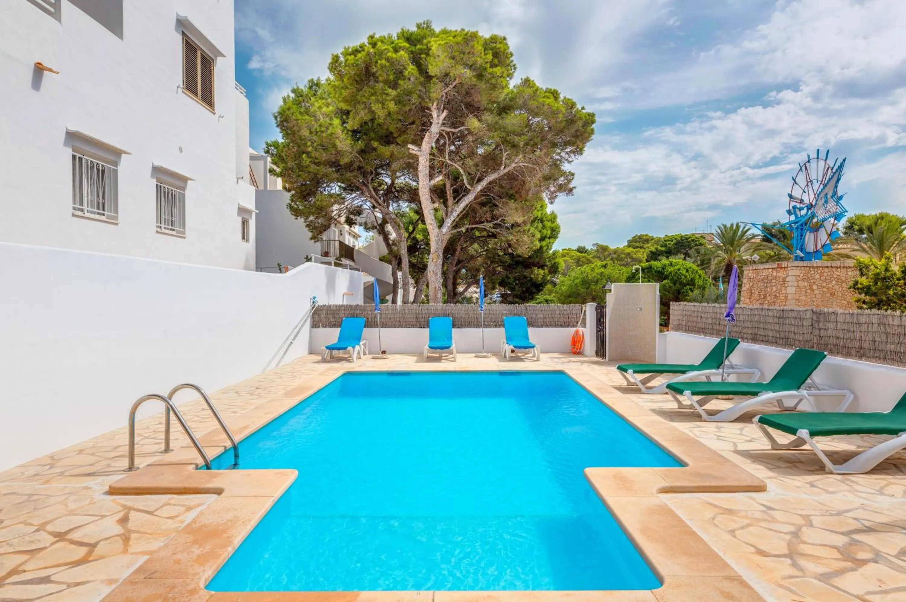 Property building in Apartamentos Karin 1ºb