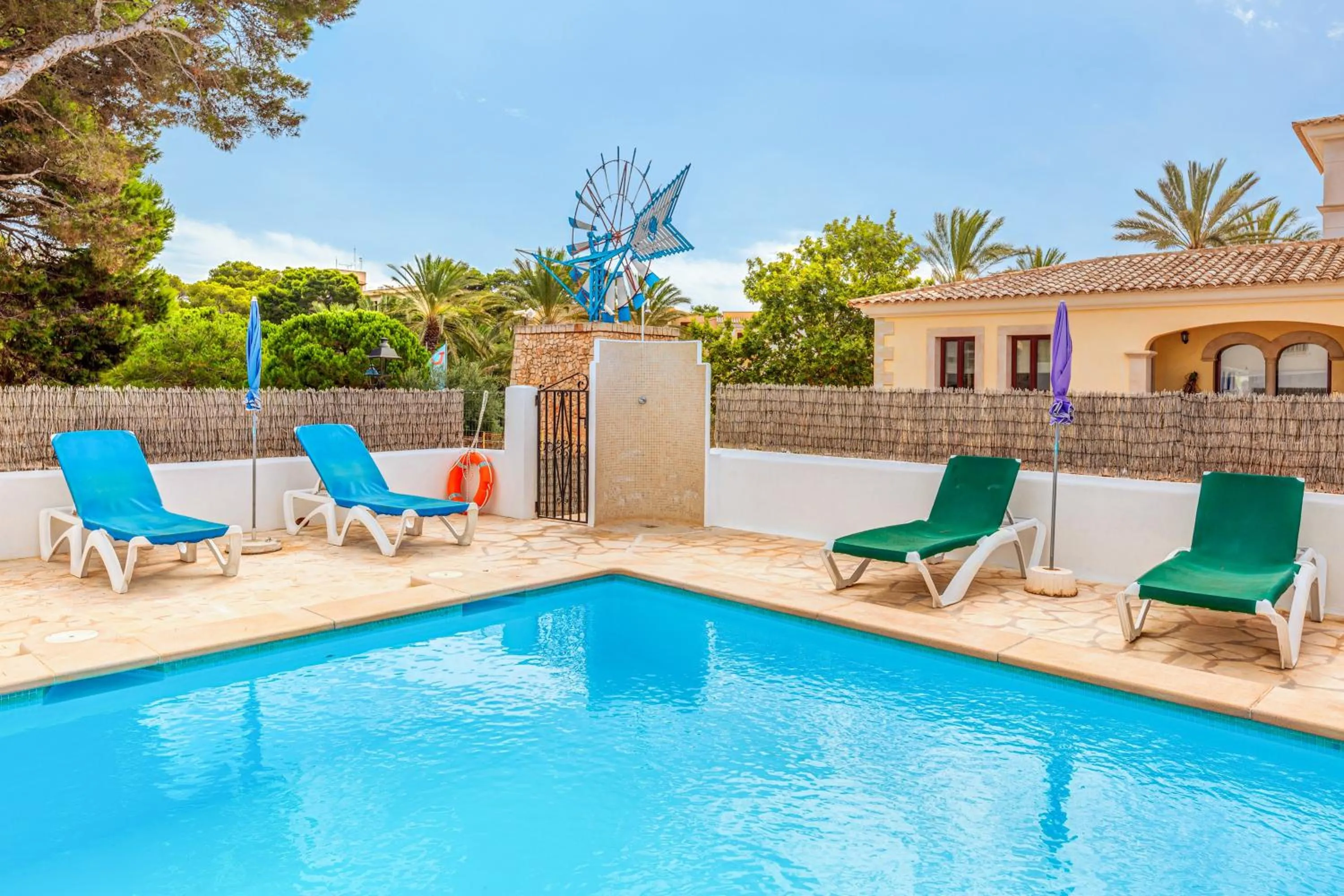 Property building in Apartamentos Karin 1ºb