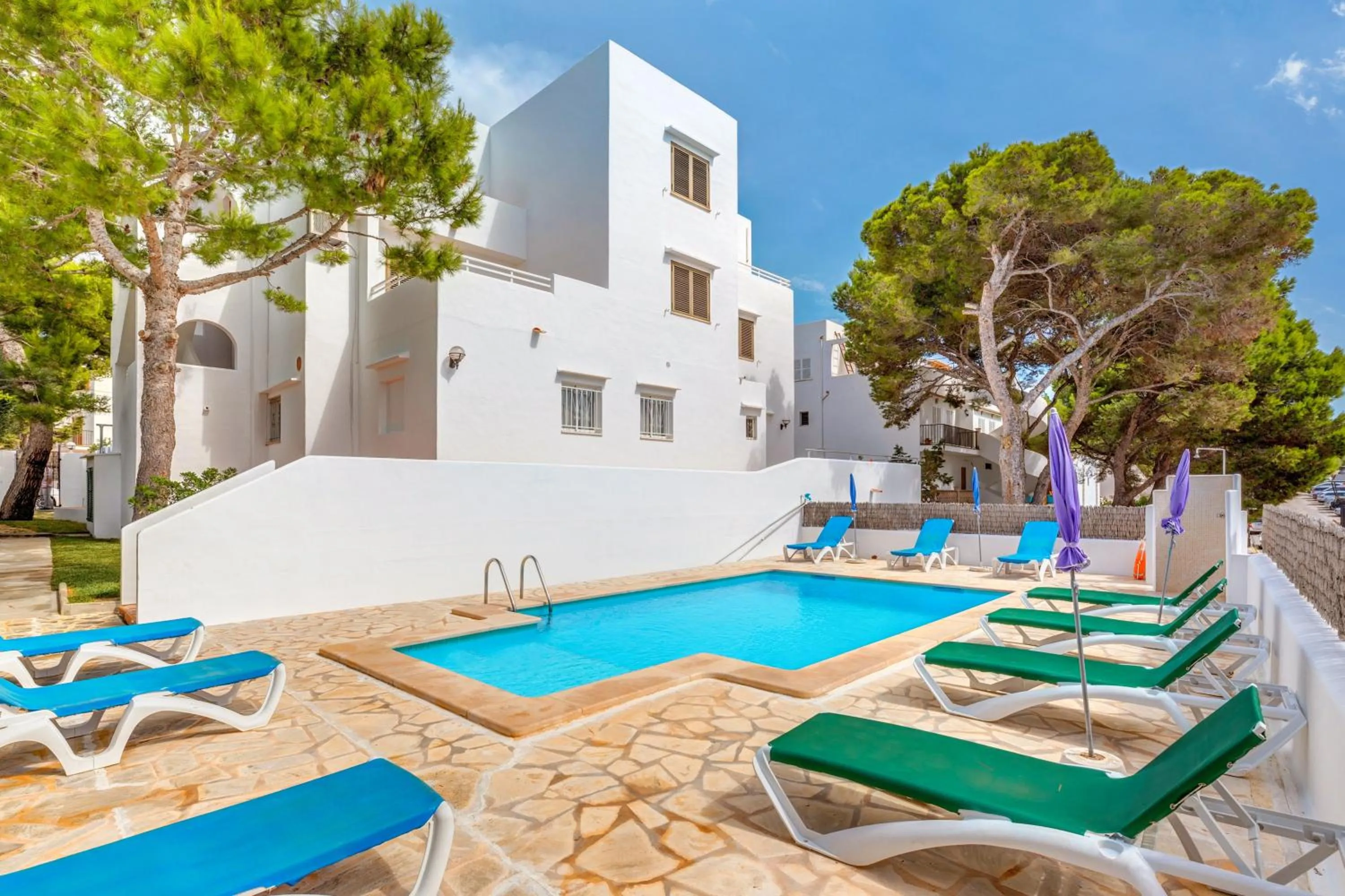 Property building in Apartamentos Karin 1ºb