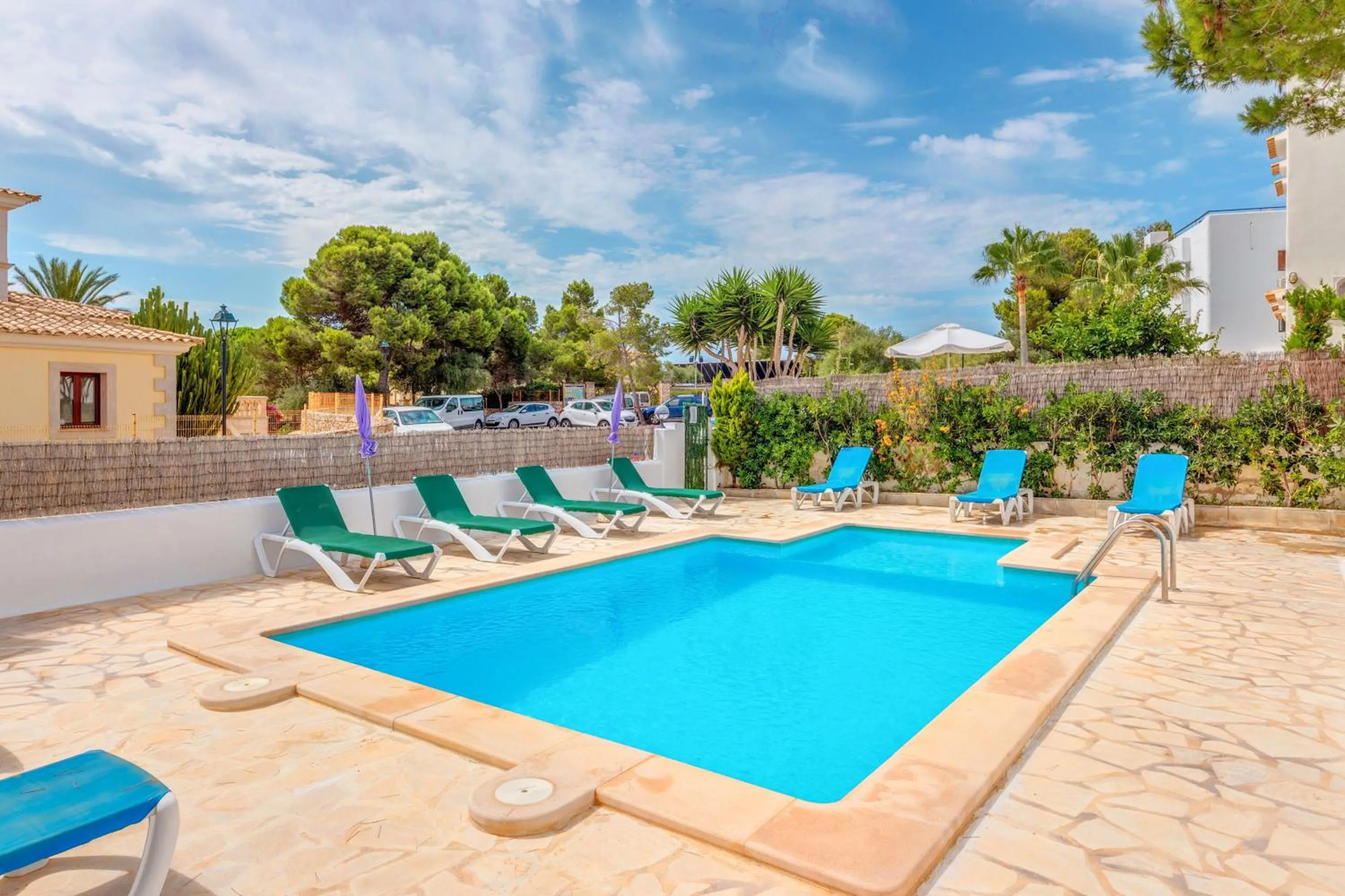 Property building in Apartamentos Karin 1ºb