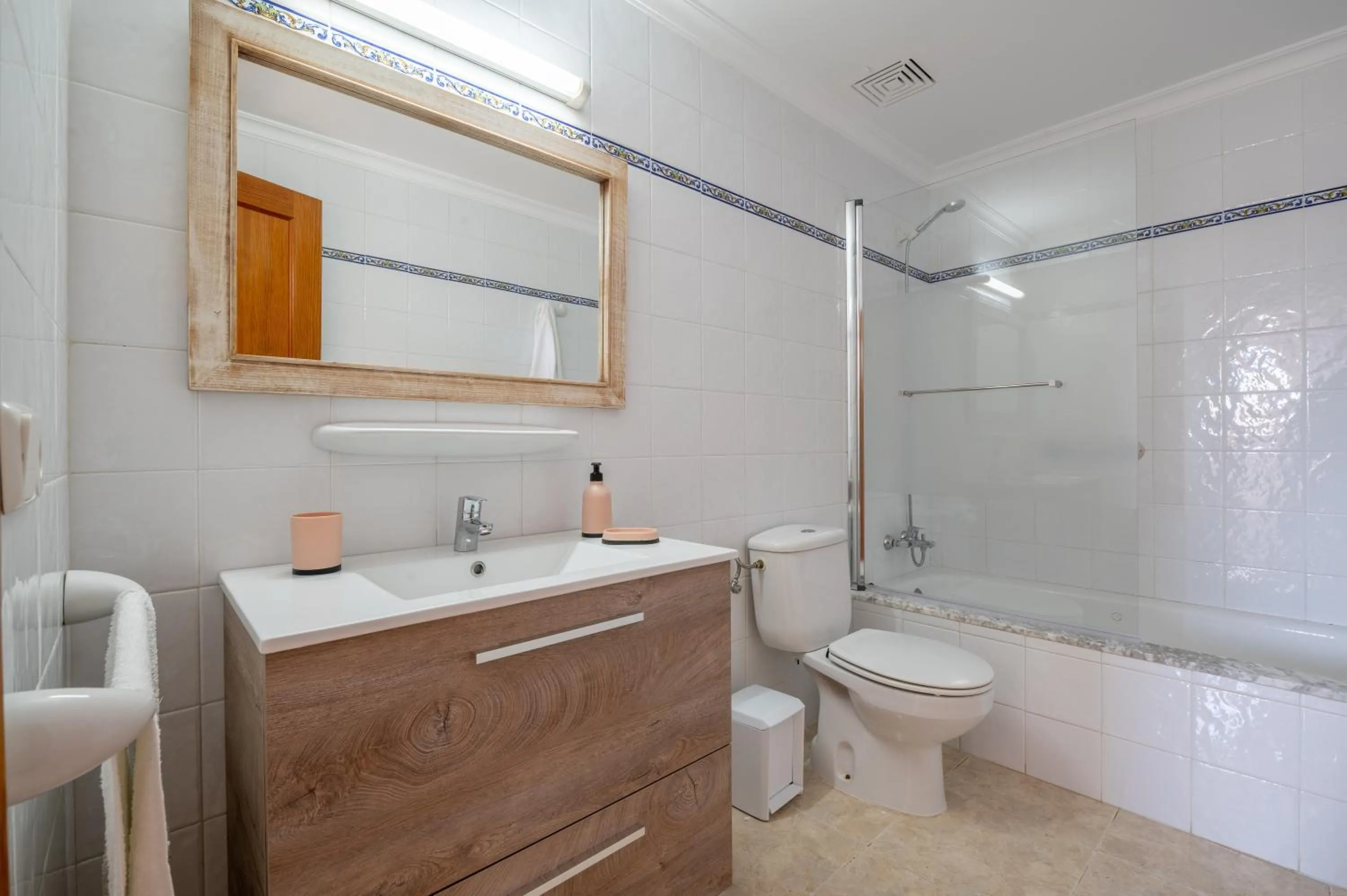 Bathroom in Apartamentos Karin 1ºb