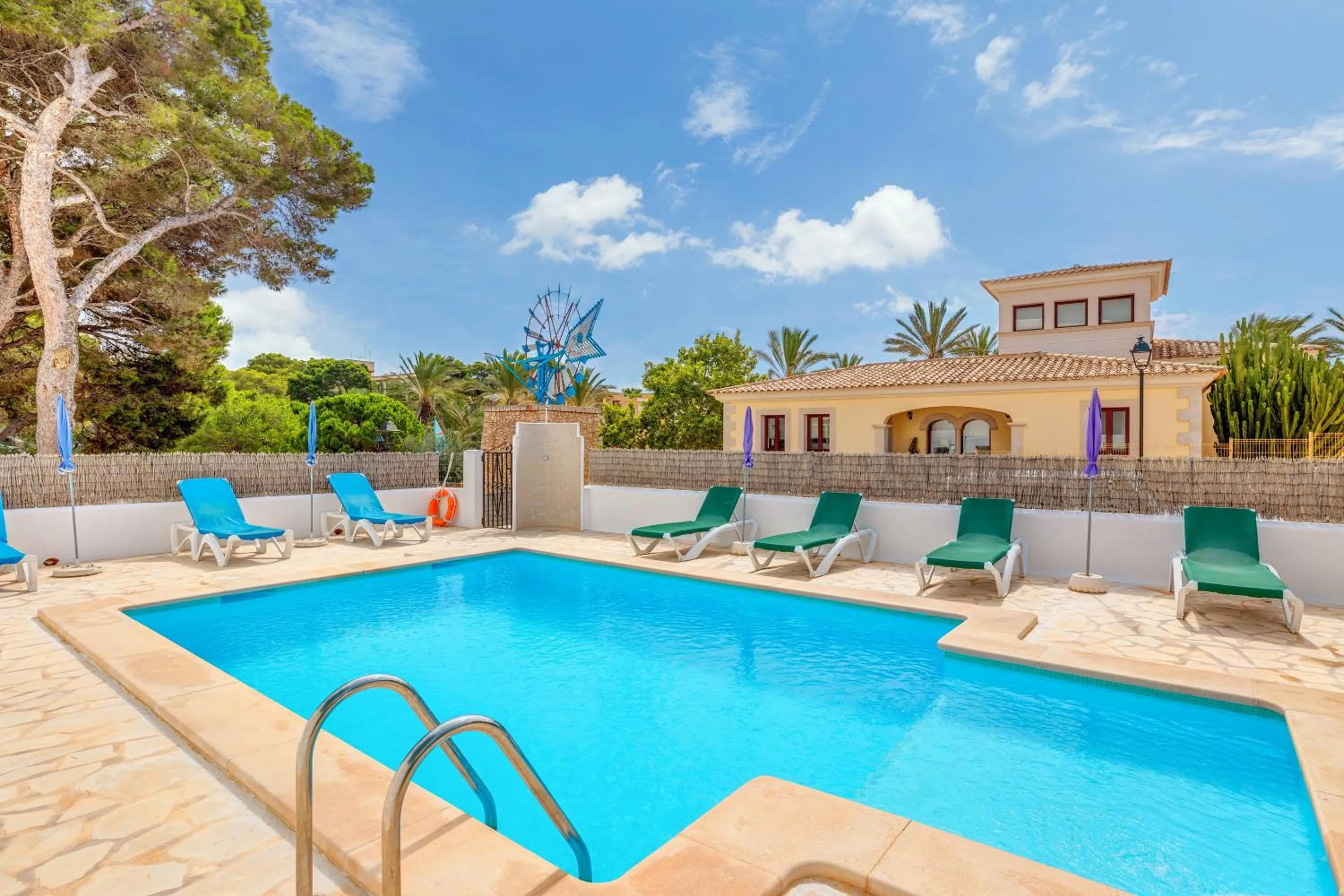 Property building in Apartamentos Karin 1ºb
