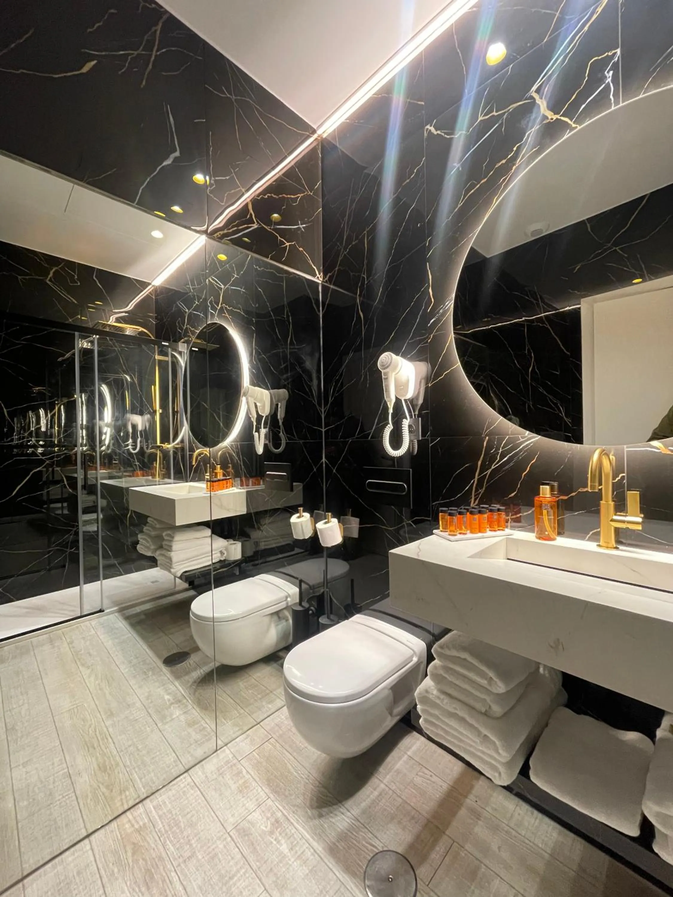 Bathroom in Apartamentos Sevilla Centro