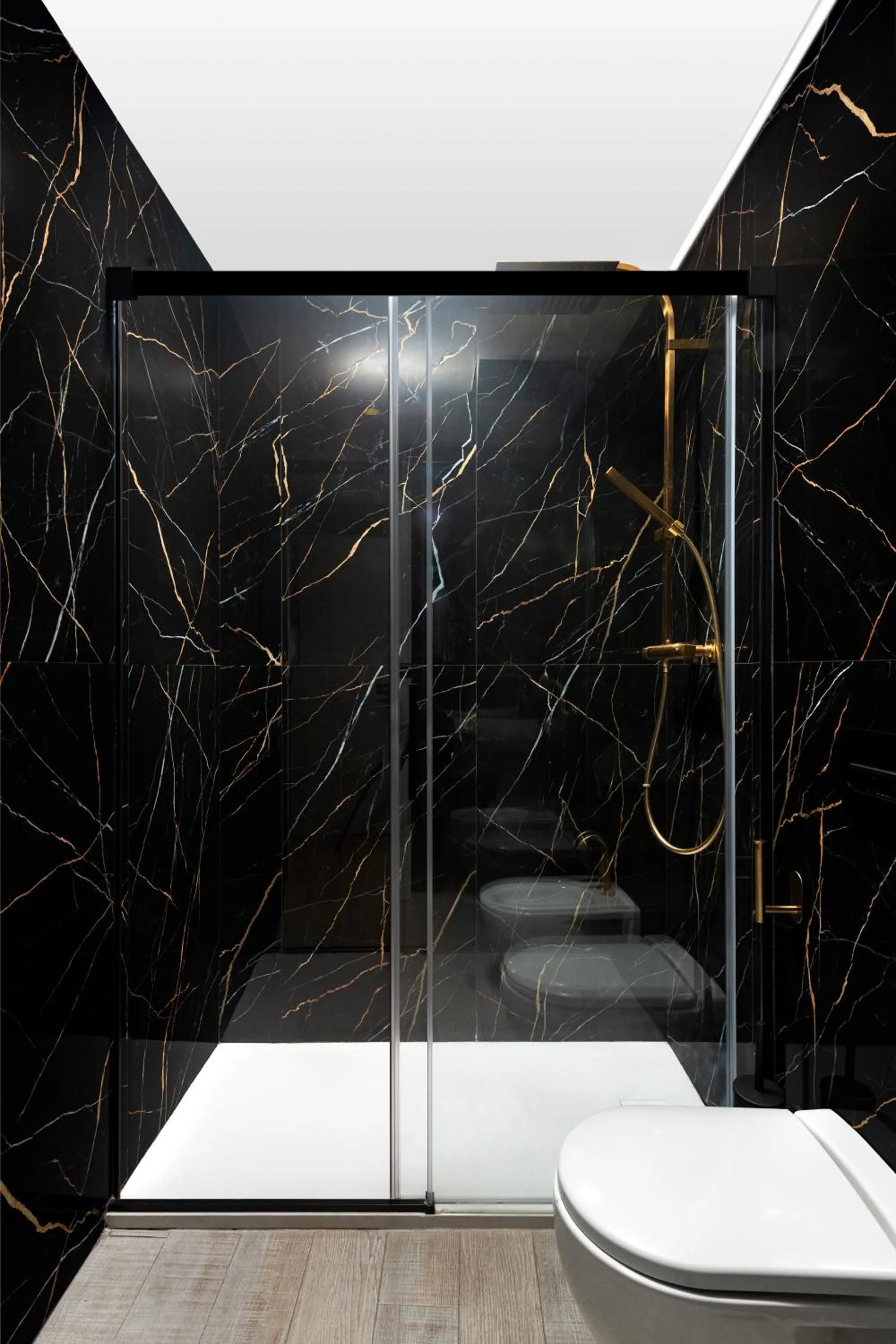 Shower in Apartamentos Sevilla Centro