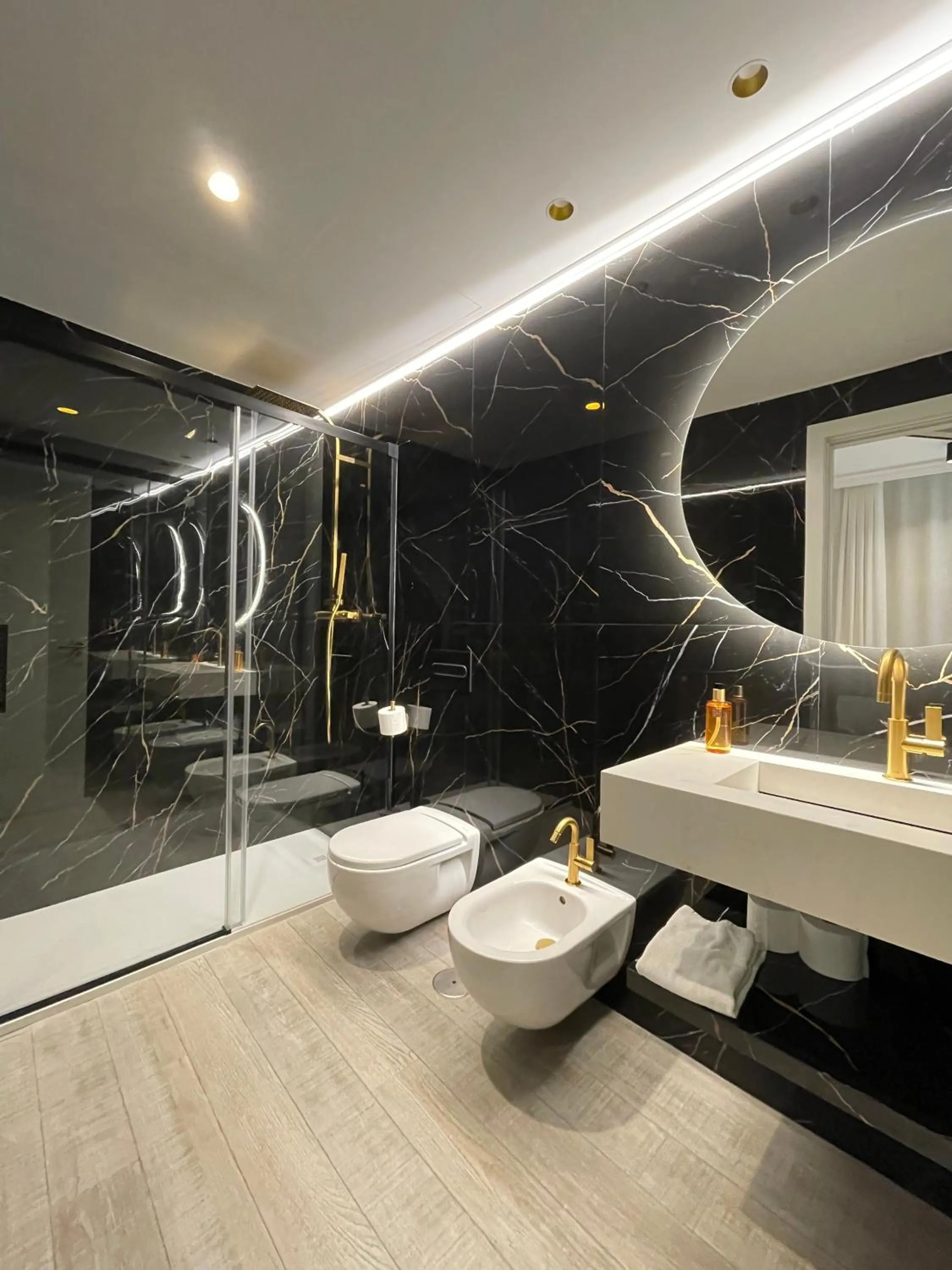 Bathroom in Apartamentos Sevilla Centro