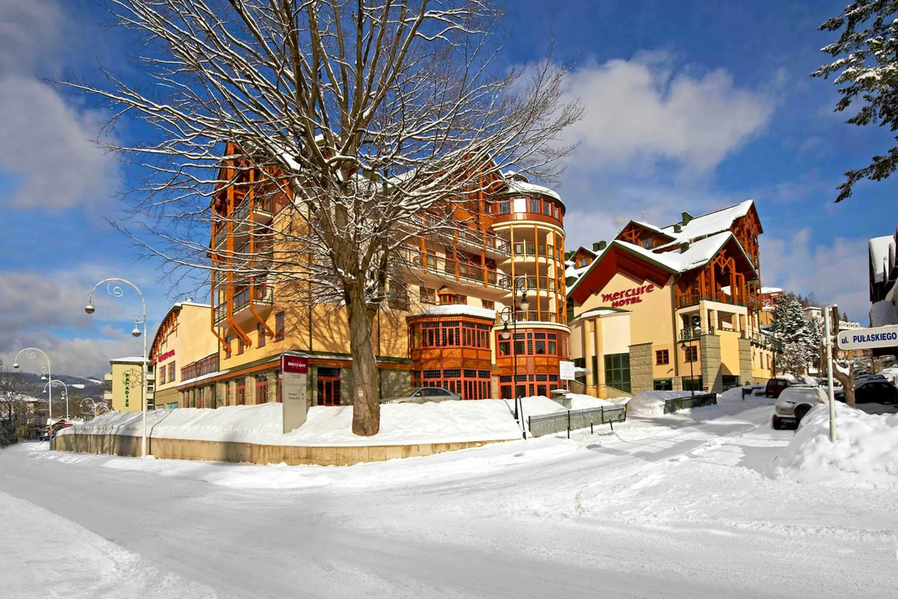 Facade/entrance in Hotel Mercure Krynica Zdrój Resort&Spa