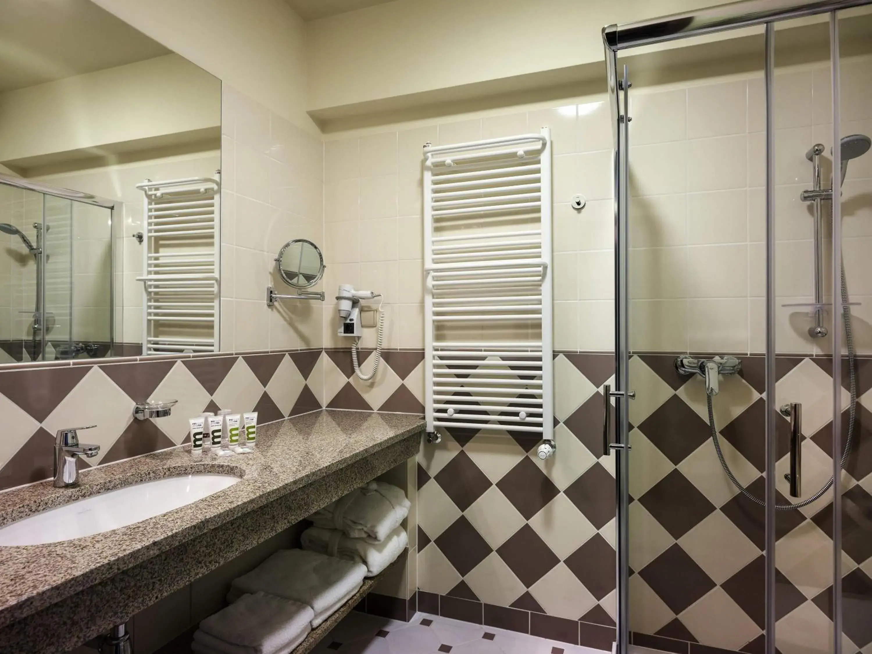 Bedroom in Hotel Mercure Krynica Zdrój Resort&Spa Bedroom in Hotel Mercure Krynica Zdrój Resort&Spa