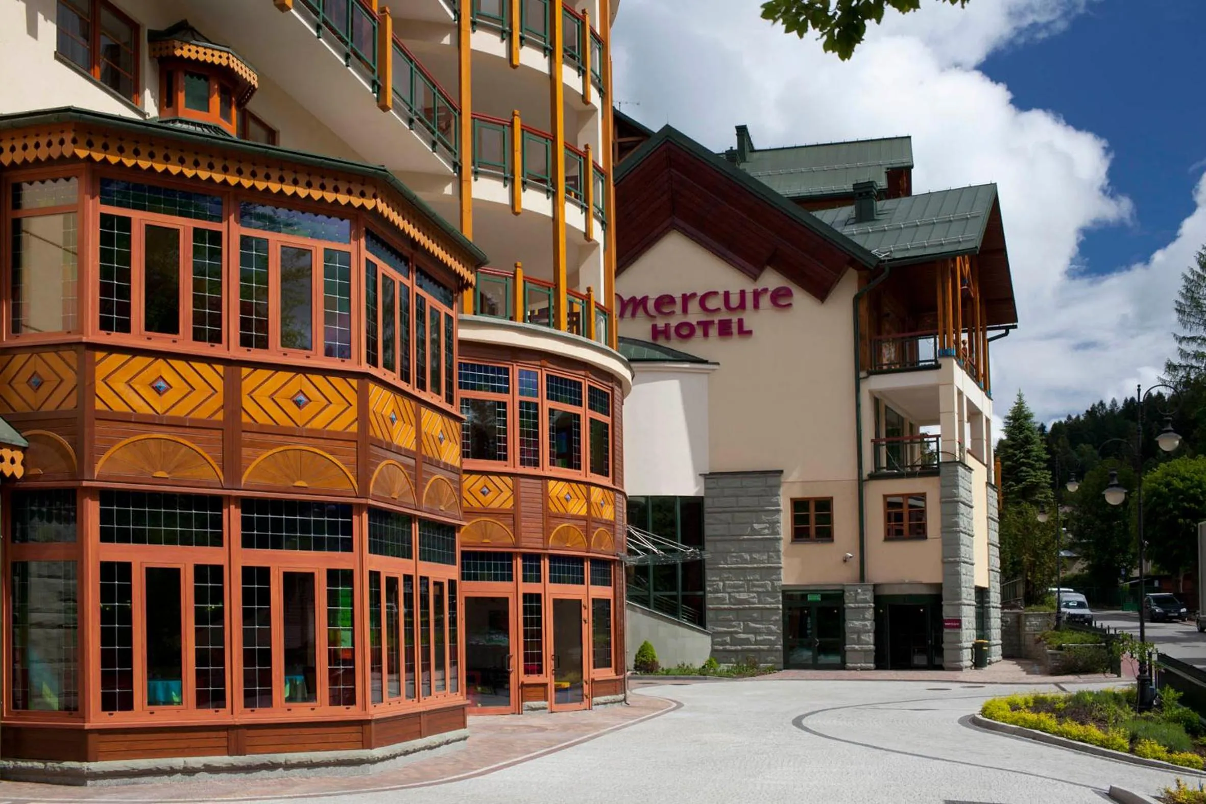 Facade/entrance in Hotel Mercure Krynica Zdrój Resort&Spa
