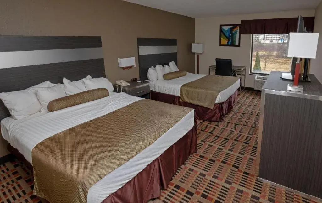 Bedroom in Wingate by Wyndham Somerset Bedroom in Wingate by Wyndham Somerset