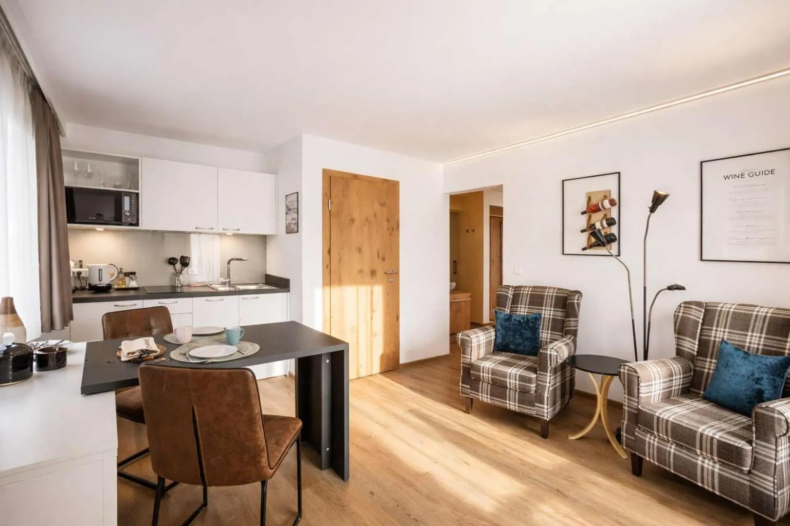 Kitchen or kitchenette in Hotel VIKTORIAS HOME in Kufstein