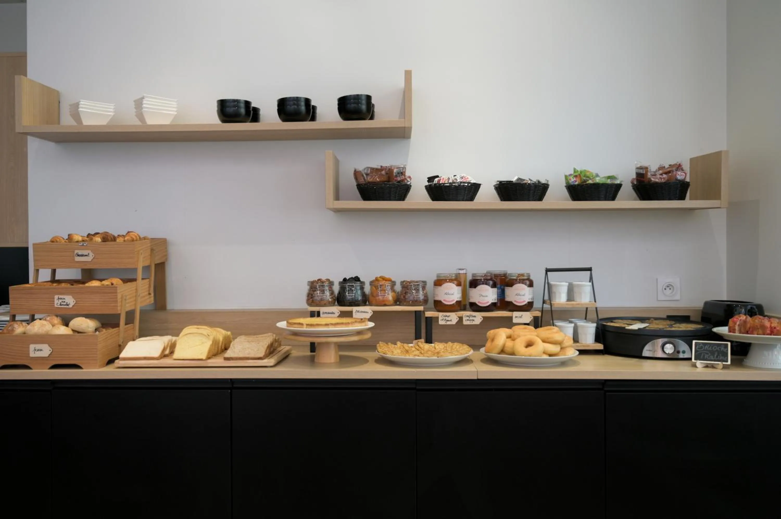 Buffet breakfast in Nemea Appart Hotel So Cloud Lyon Gare Part-Dieu