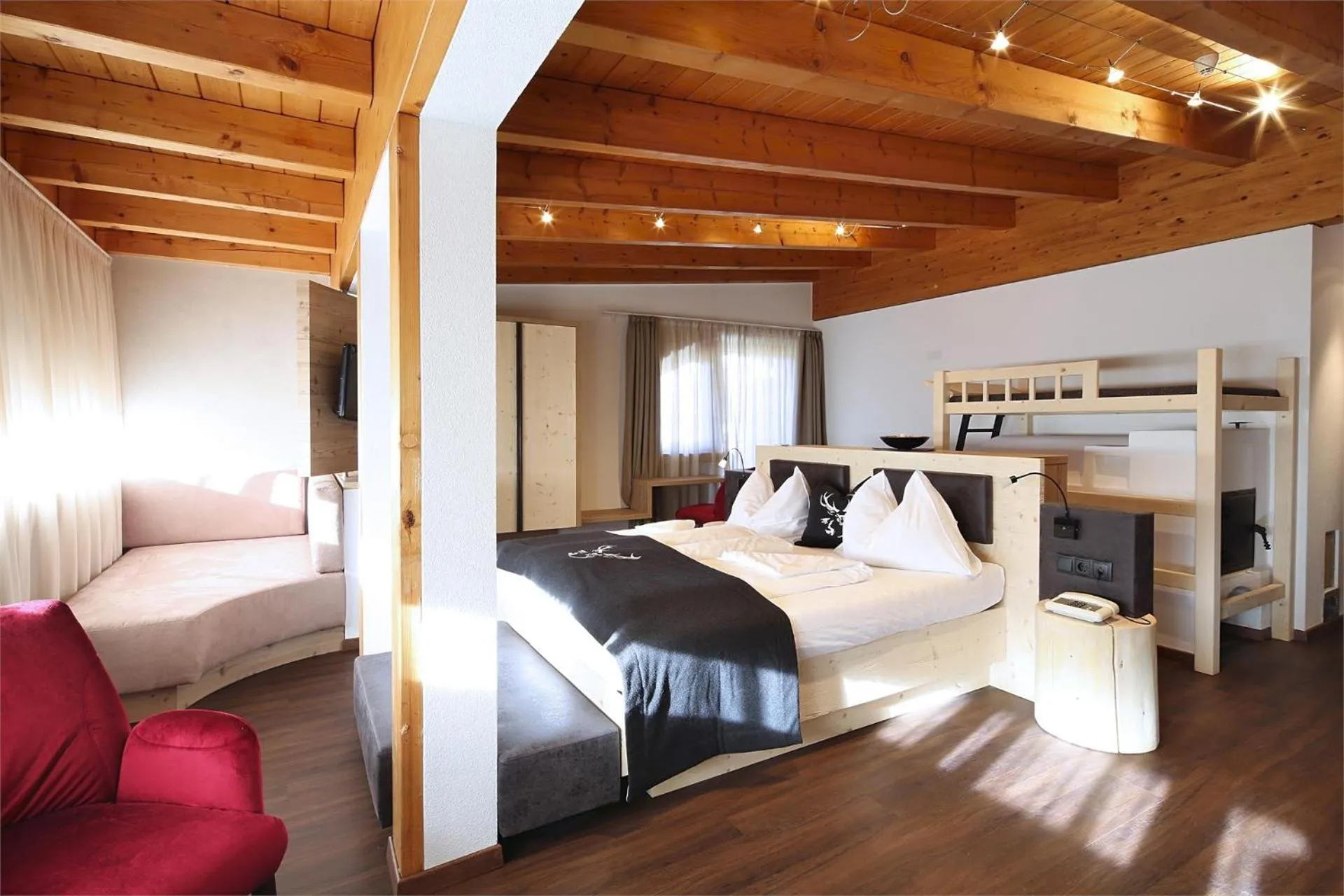 Photo of the whole room, Bed in Stauder