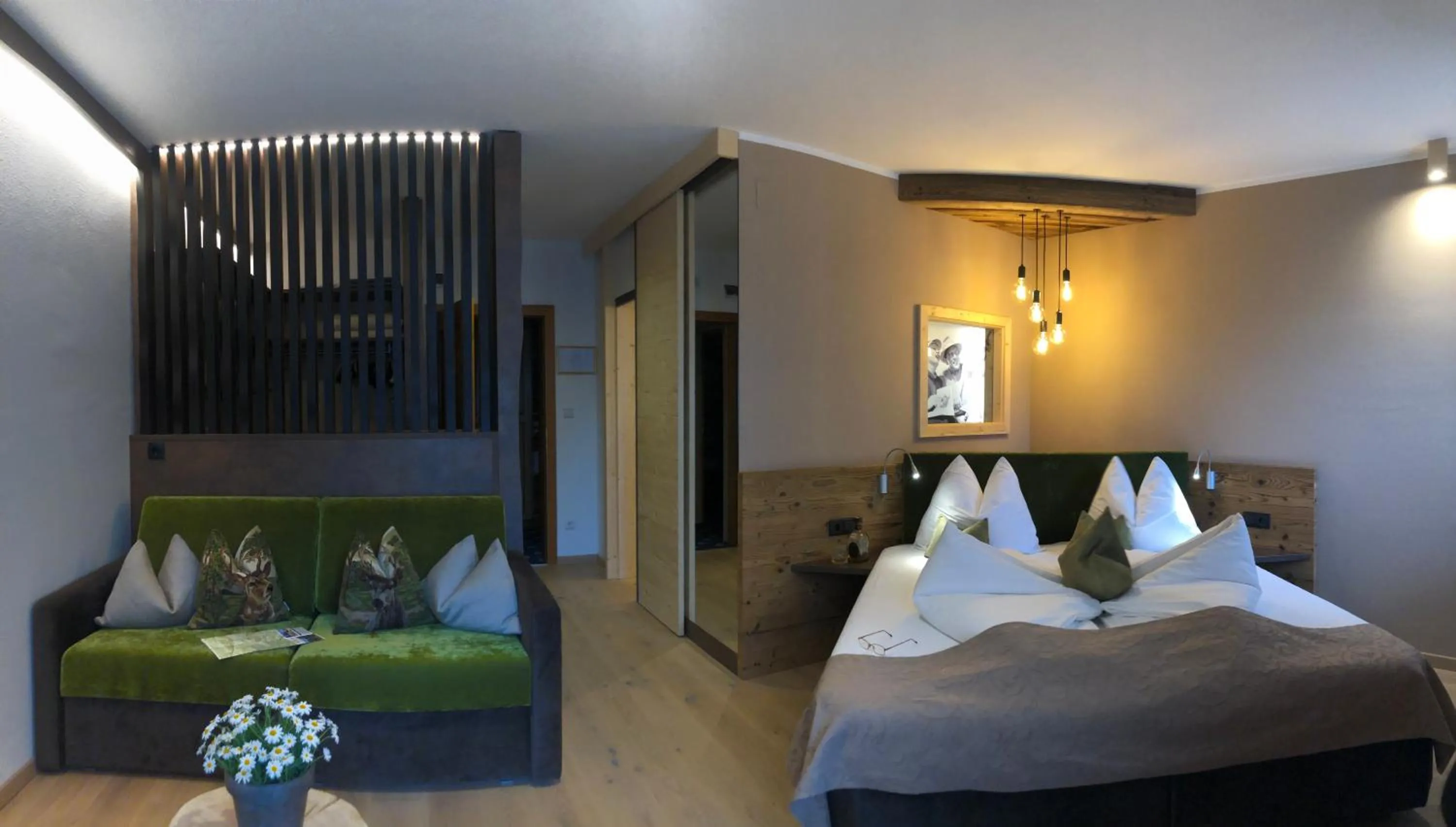 Photo of the whole room, Bed in Stauder
