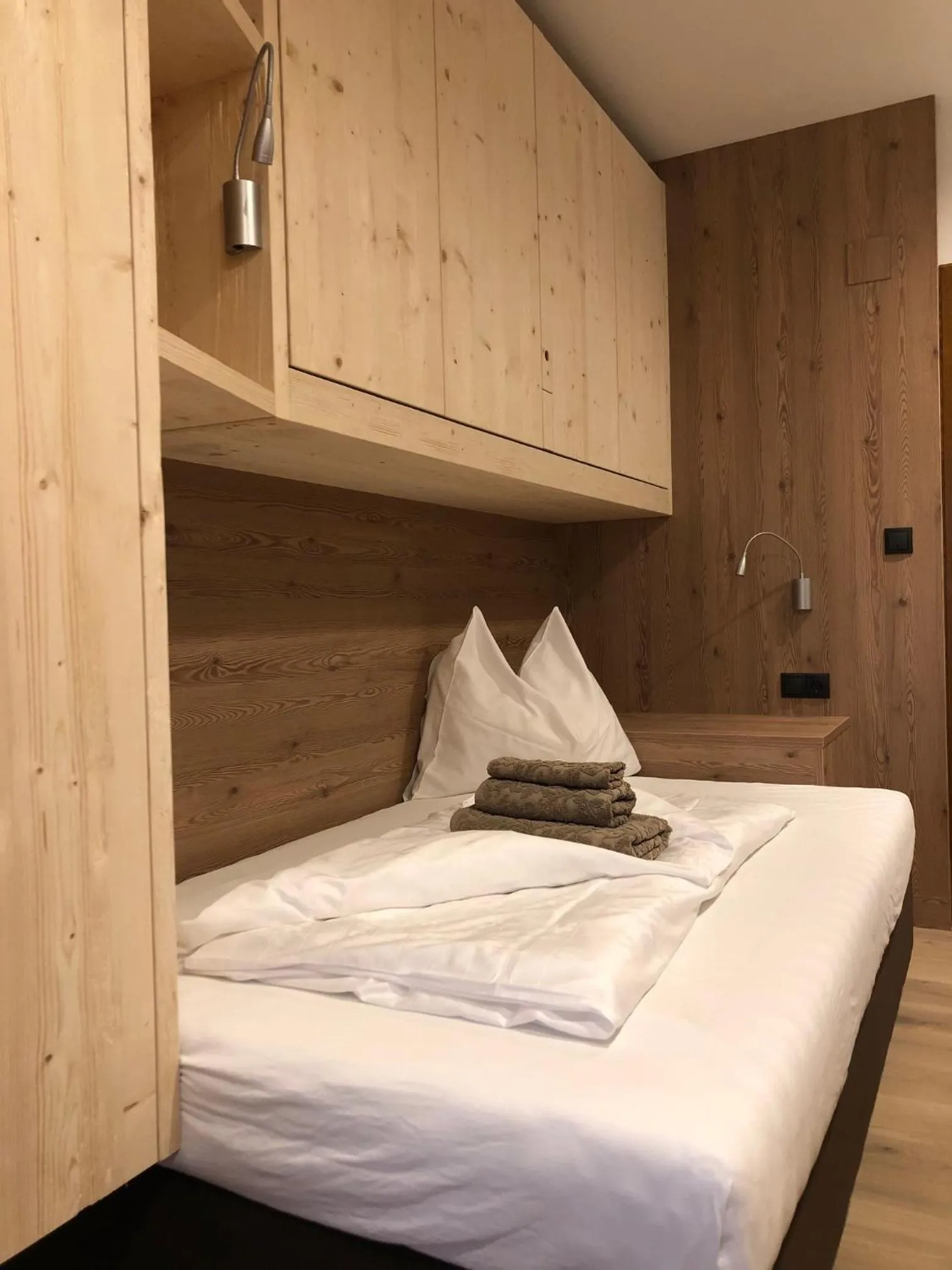 Photo of the whole room, Bed in Stauder